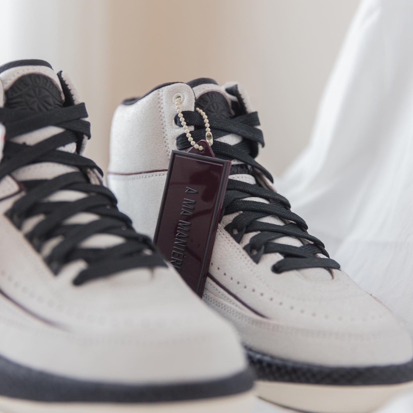 Jordan 2 x A Ma Maniere Retro SP Sail and Burgundy 착용 스타일 - 3