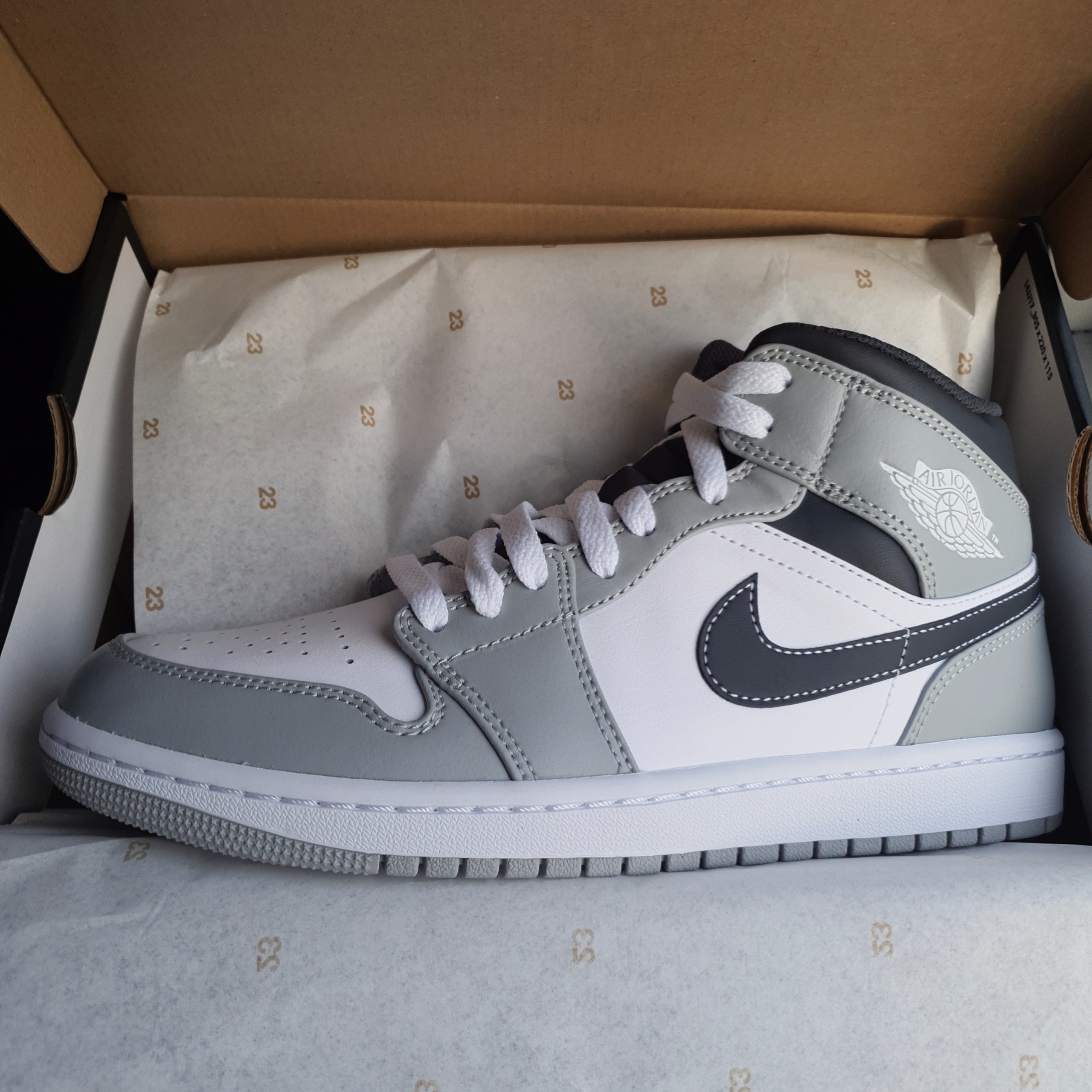 Jordan 1 Mid Light Smoke Grey Anthracite 착용 스타일