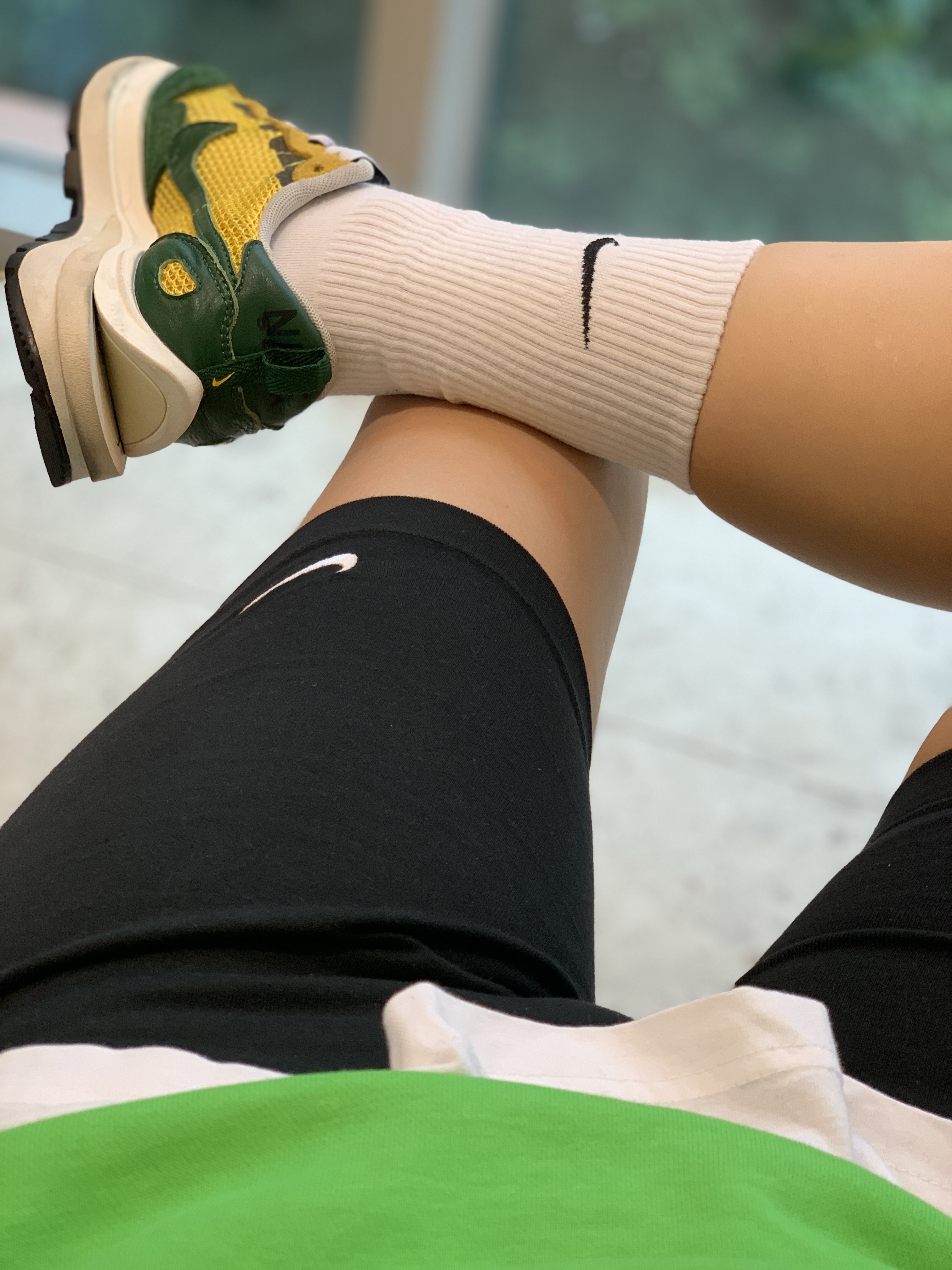Nike x Sacai VaporWaffle Tour Yellow & Gorge Green Sail 착용 스타일