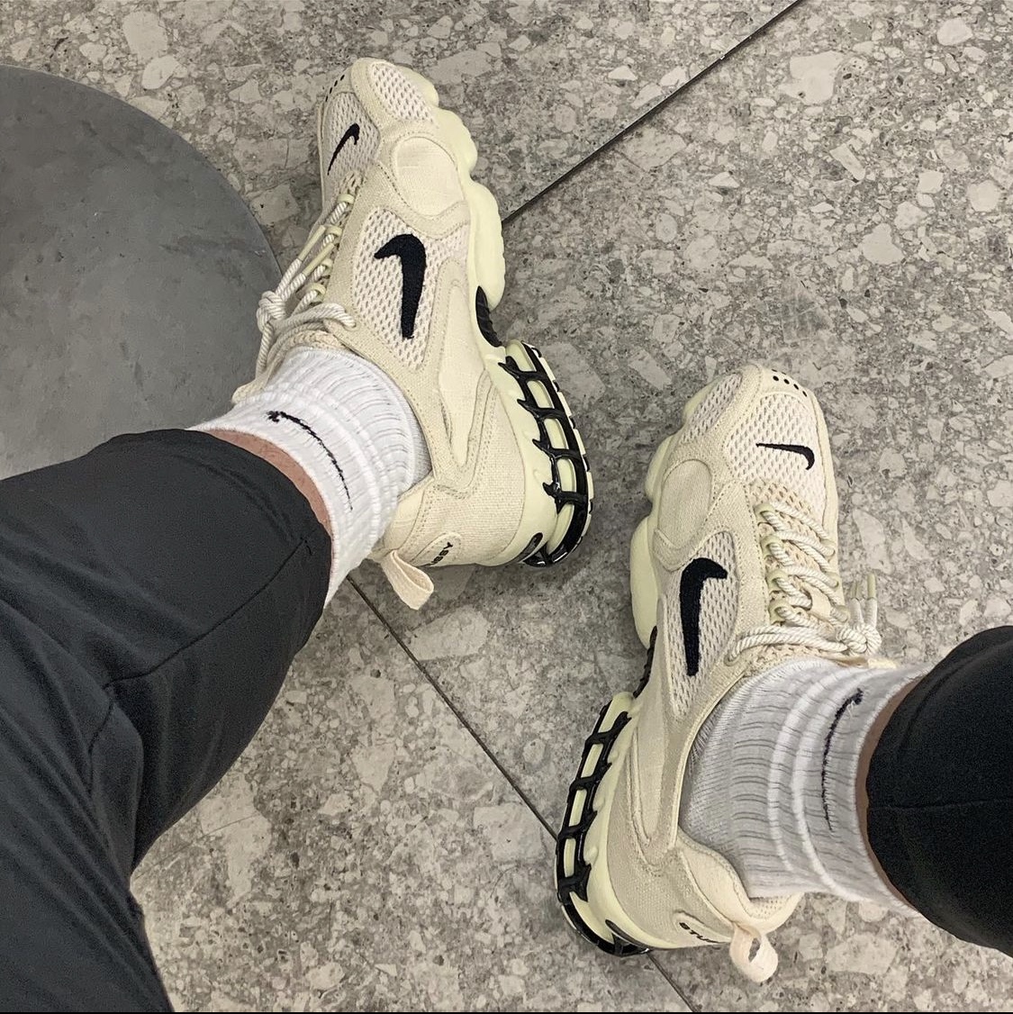 Nike x Stussy Air Zoom Spiridon Cage 2 Fossil 착용 스타일