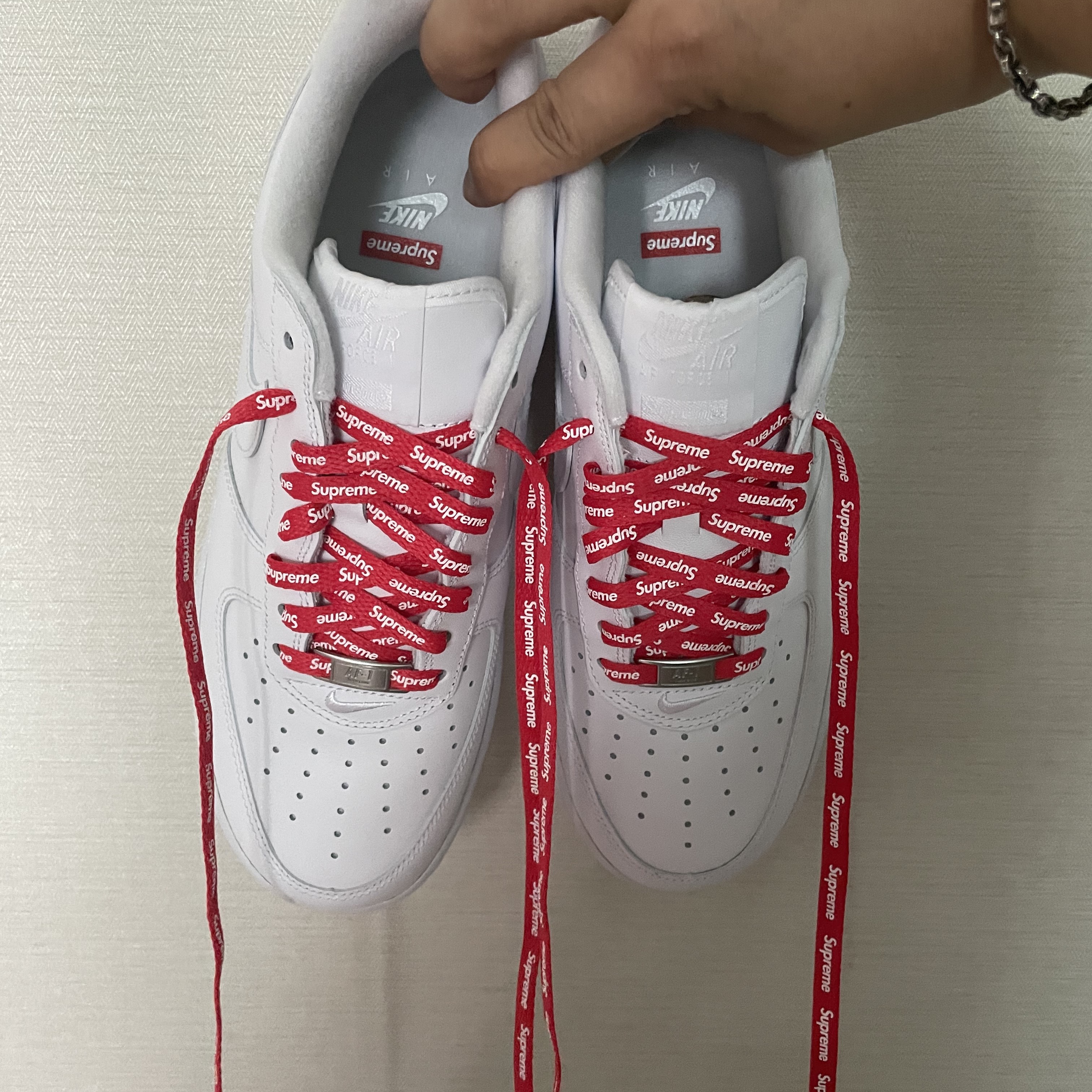 Nike x Supreme Air Force 1 Low White 착용 스타일 - 3