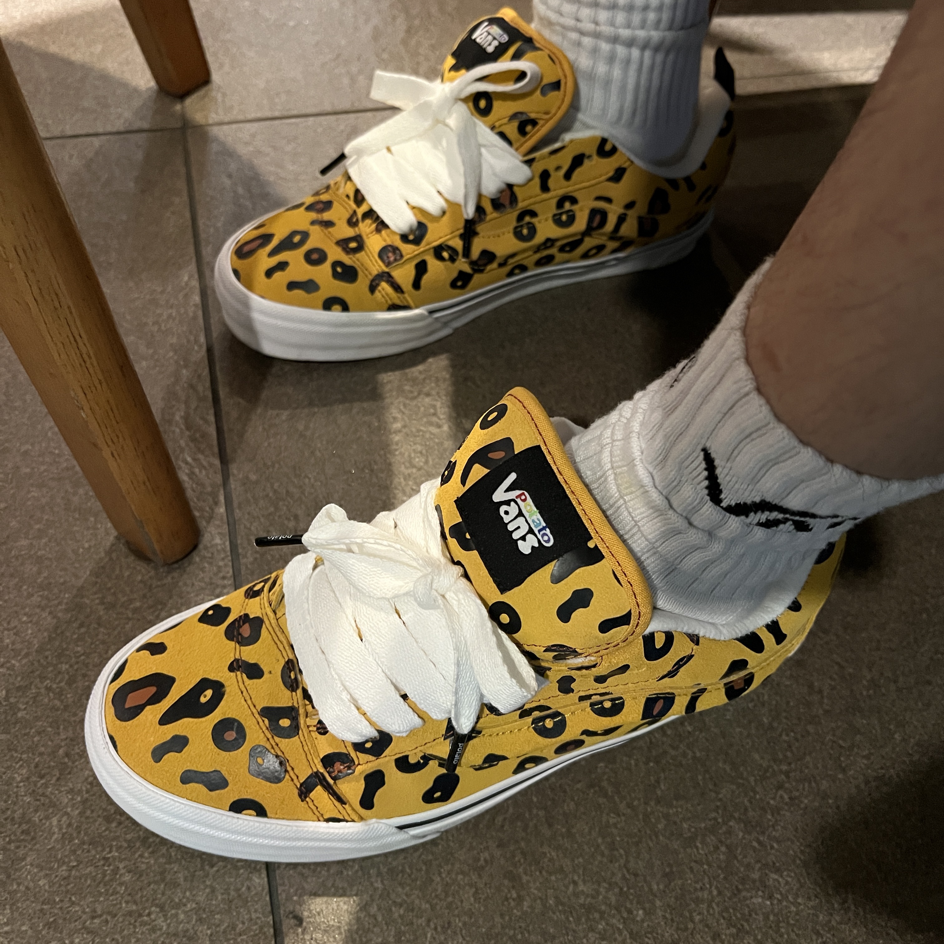 Vans Vault x Imran Potato Knu-Skool VR3 LX Leopard Golden Glow 착용 스타일 - 3
