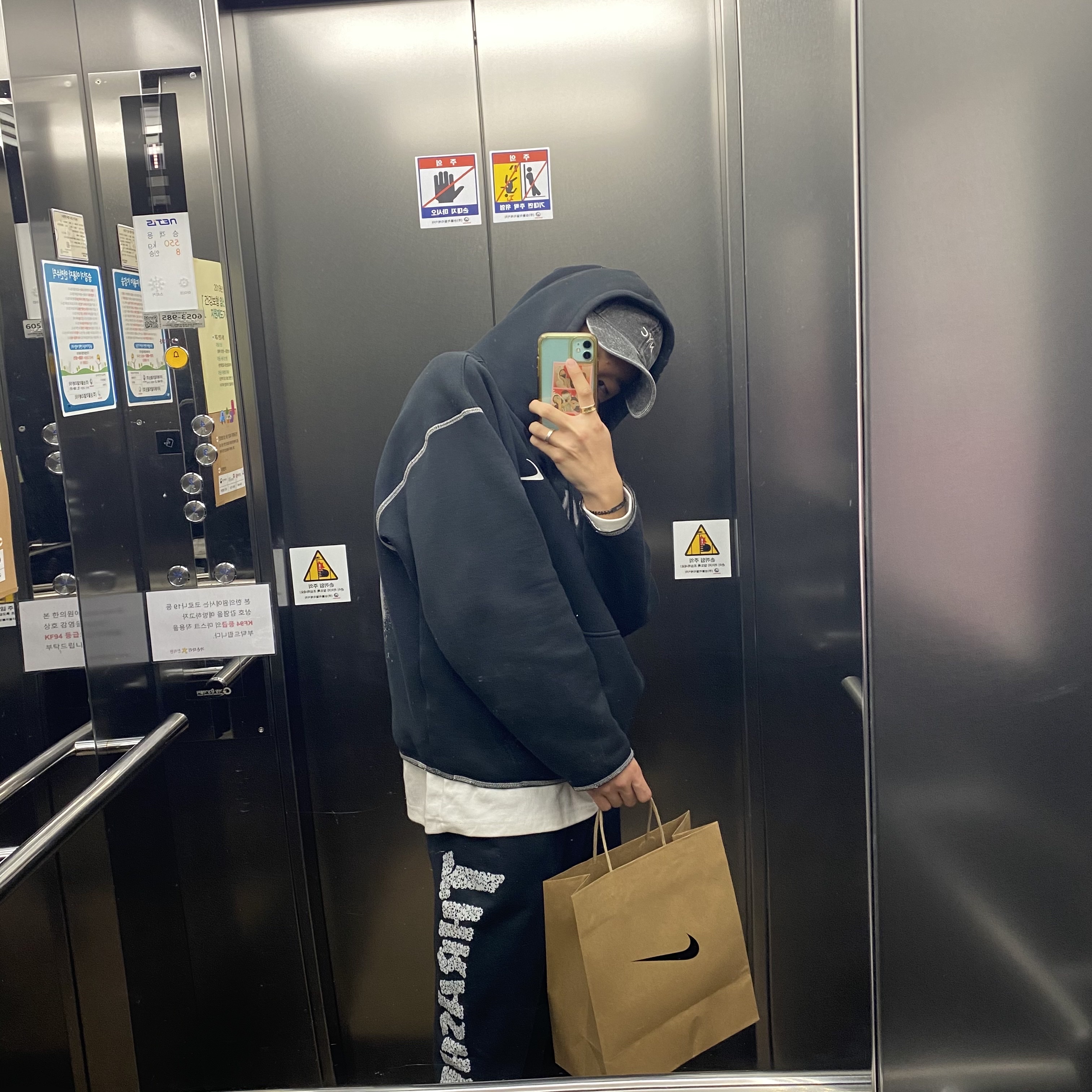 Nike x Off-White NRG RU Hoodie, Nike Air Tailwind 79 Worldwide Pack Black Flash Crimson 착용 스타일 - 2