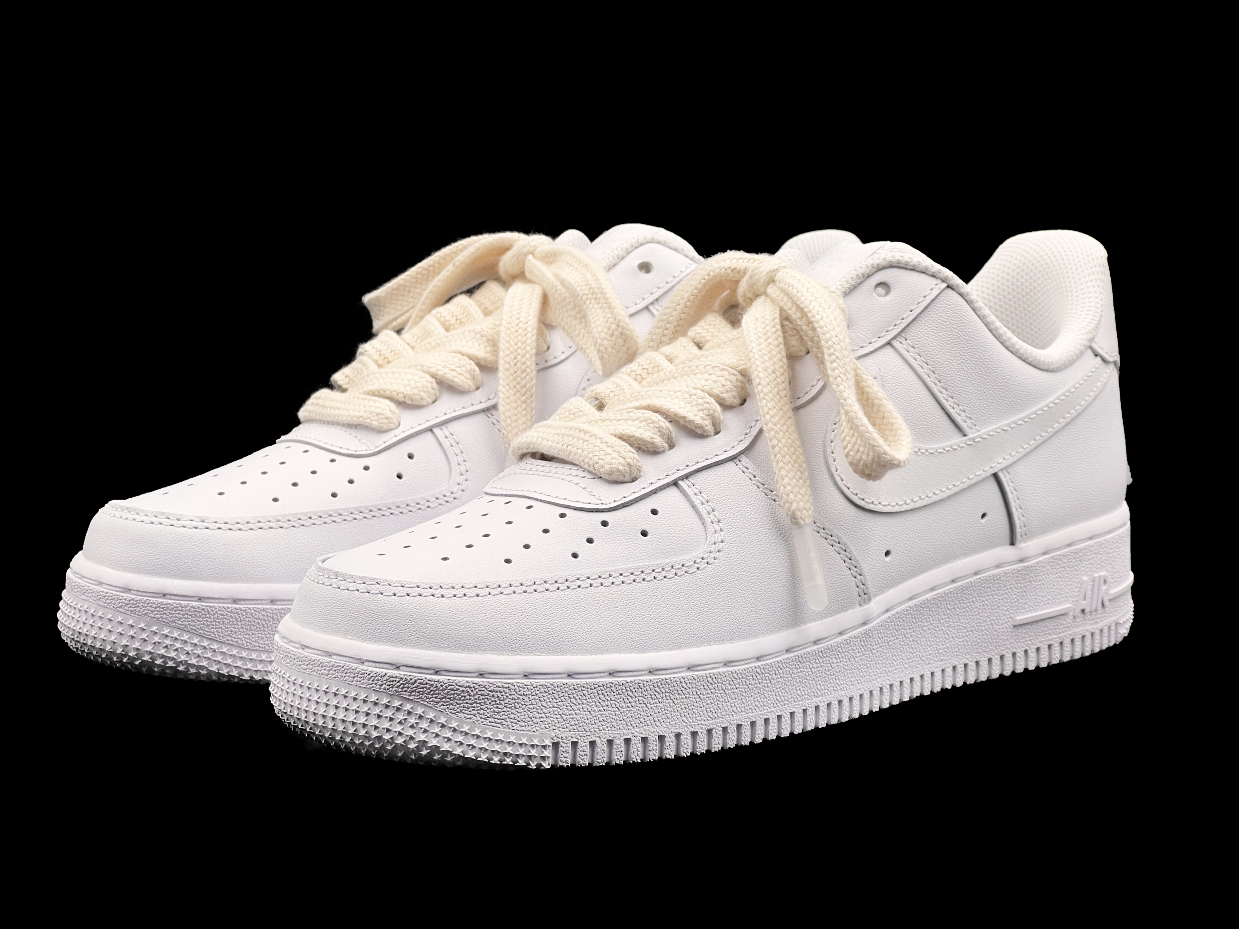 Nike Air Force 1 '07 LV8 Timeless Classic, Nike Air Force 1 '07 Low White 착용 스타일 - 3