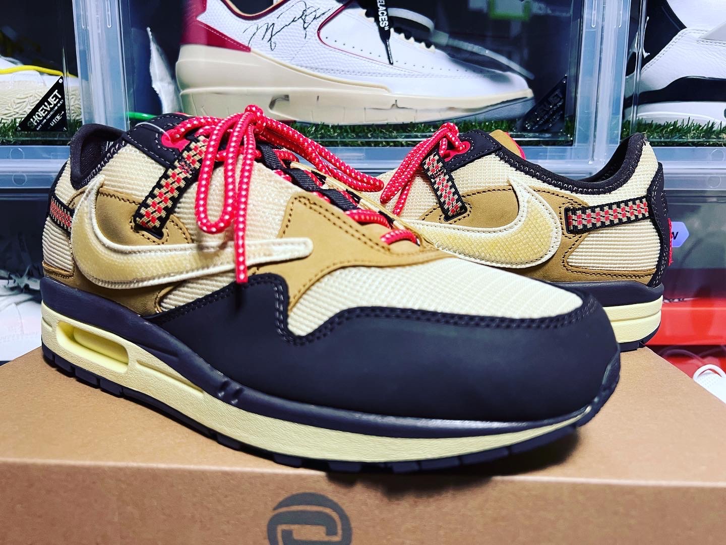 Nike x Travis Scott Air Max 1 Cact.us Brown 착용 스타일