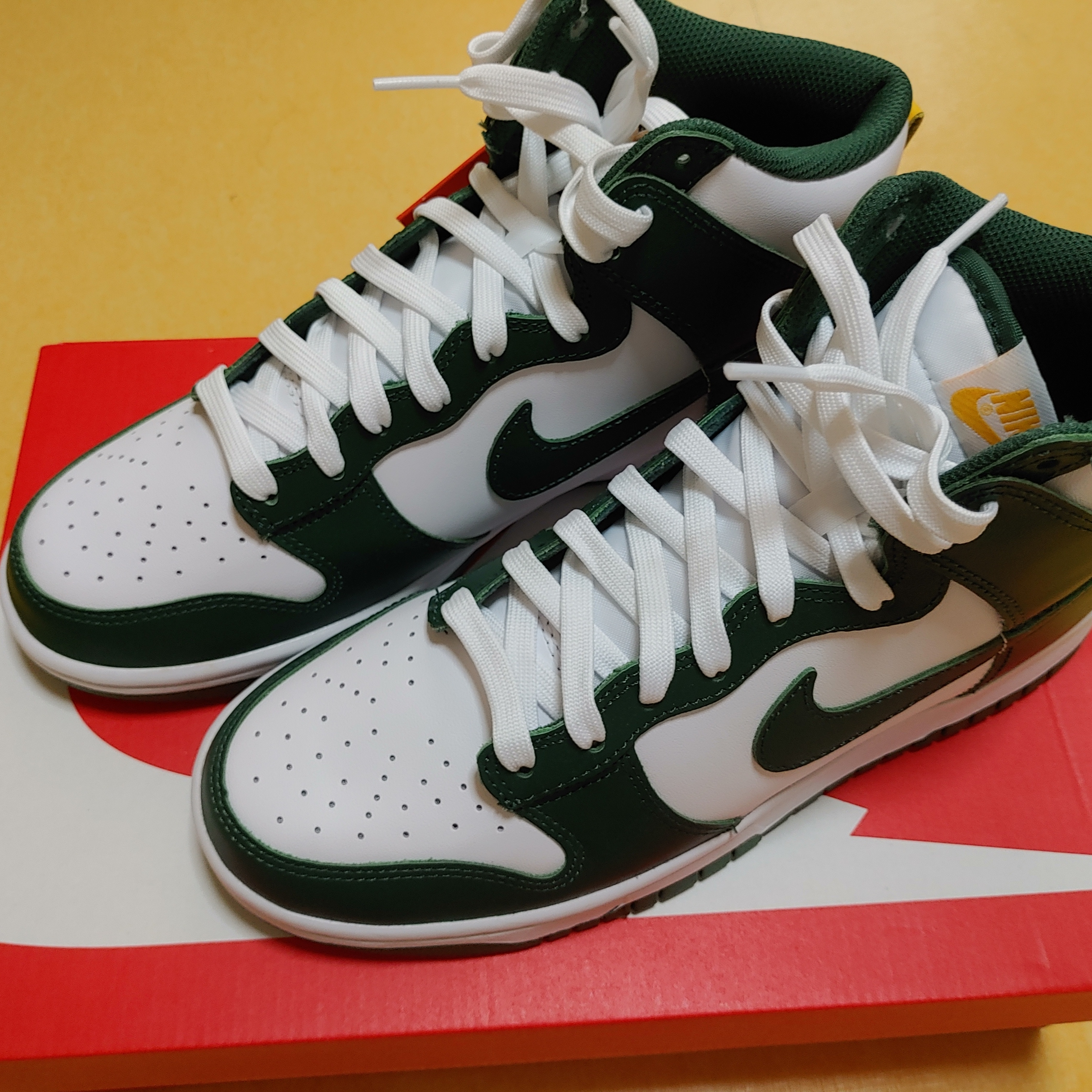 Nike Dunk High Retro Noble Green 착용 스타일 - 1