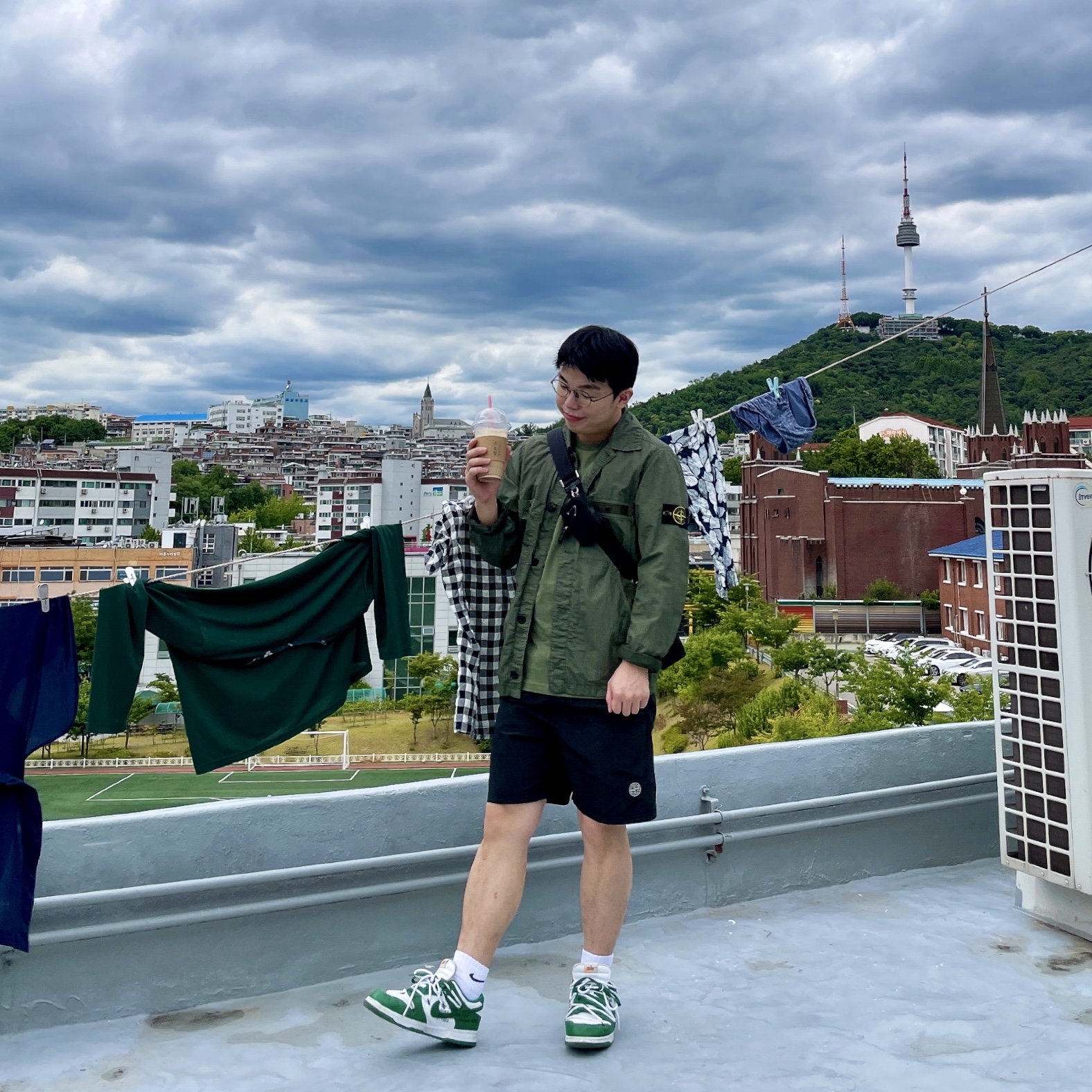 Stone Island B0943 Nylon Metal Swimming Trunk Black - 21FW, Nike x Off-White Dunk Low Pine Green 착용 스타일