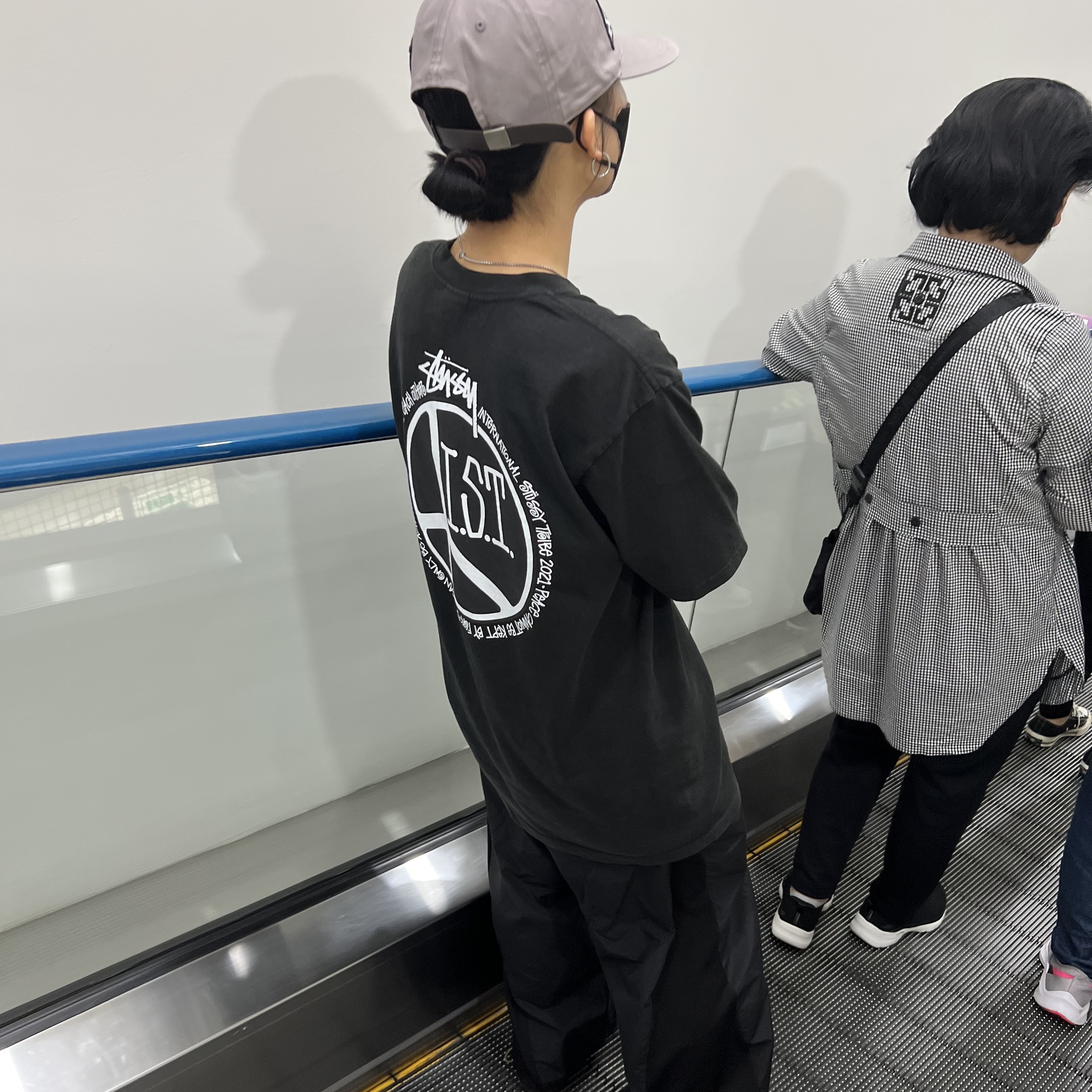 Stussy Peace Dot Pigment Dyed T-Shirt Black 착용 스타일