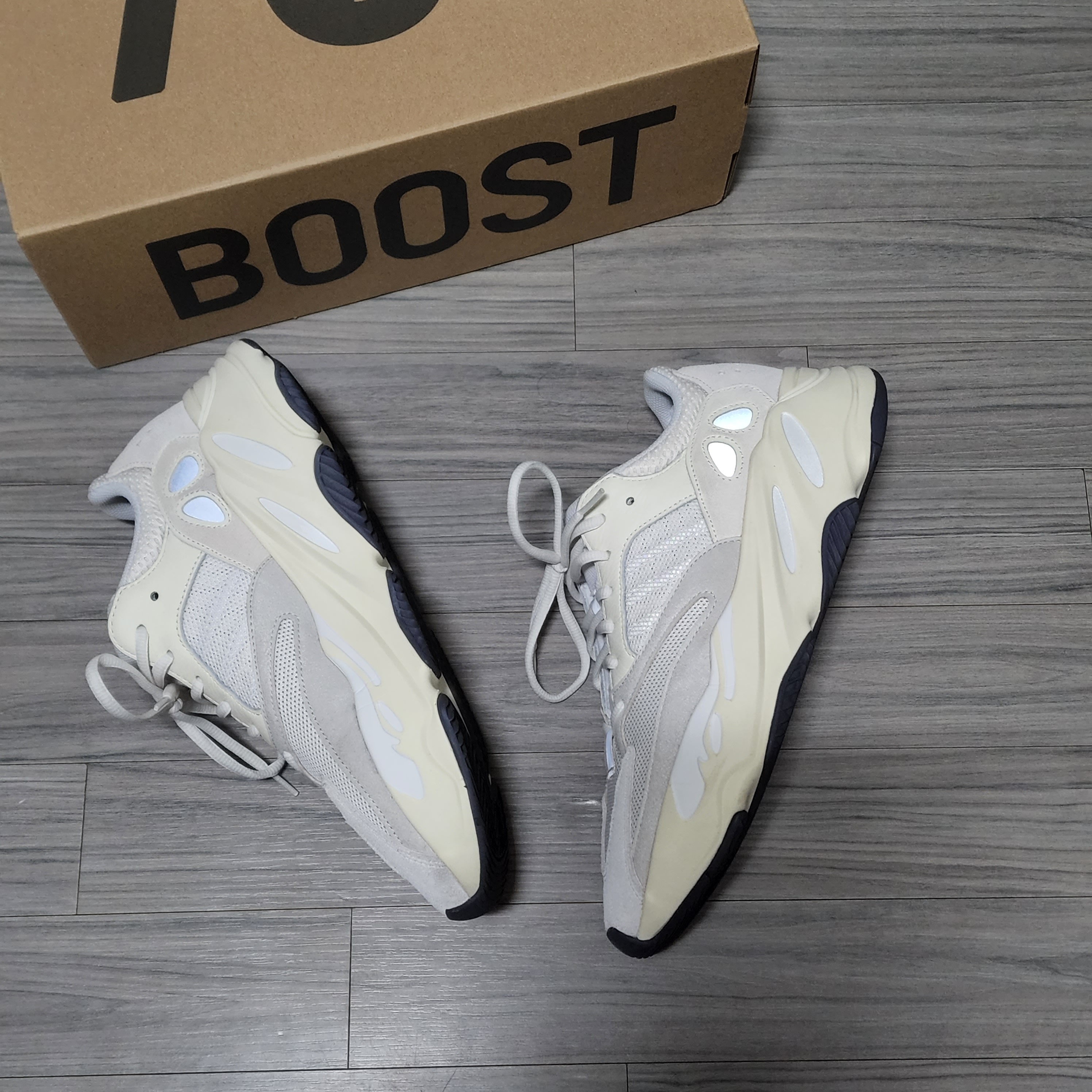 Adidas Yeezy Boost 700 Analog 2019 착용 스타일 - 3
