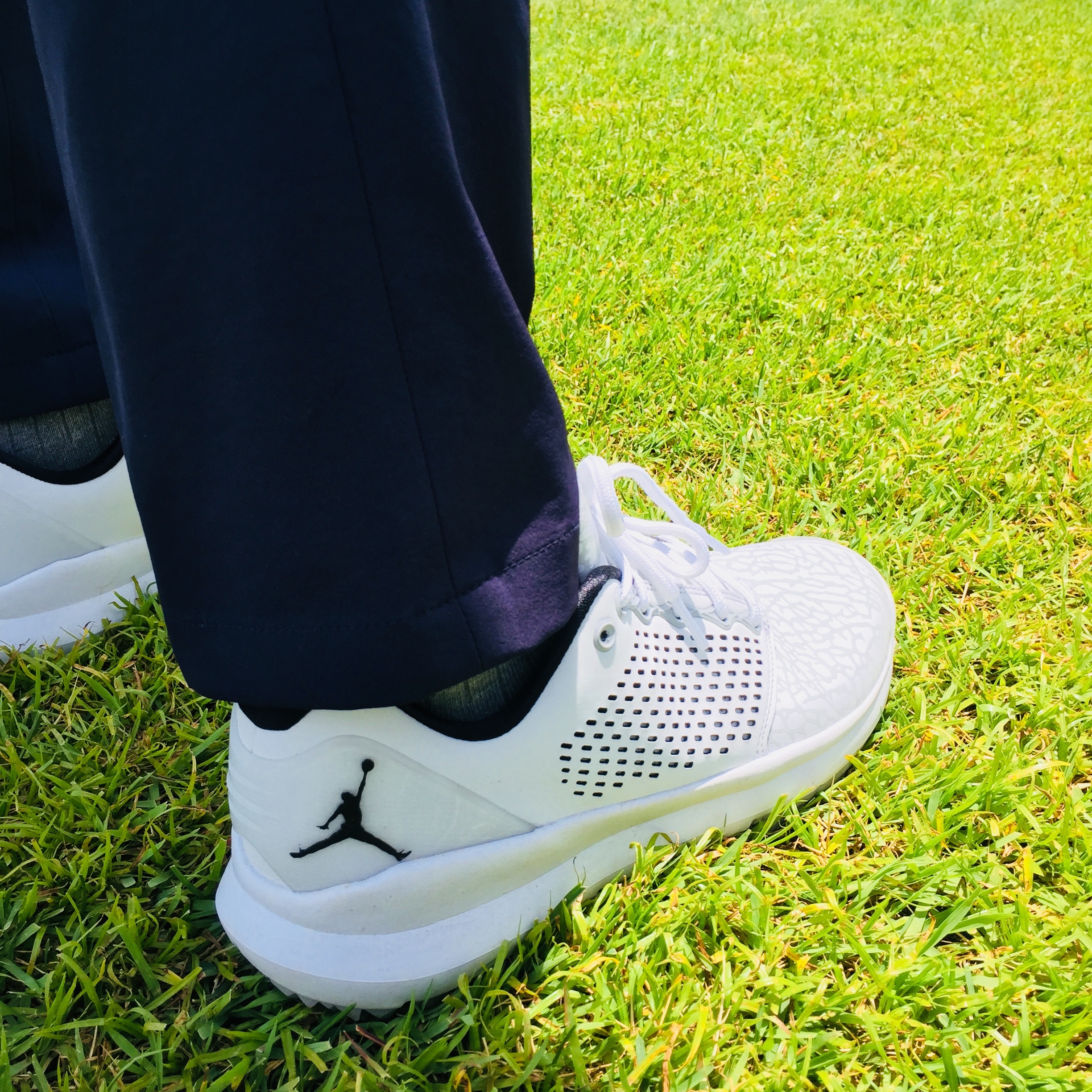 Jordan Trainer ST G White Wolf Grey 착용 스타일 - 2