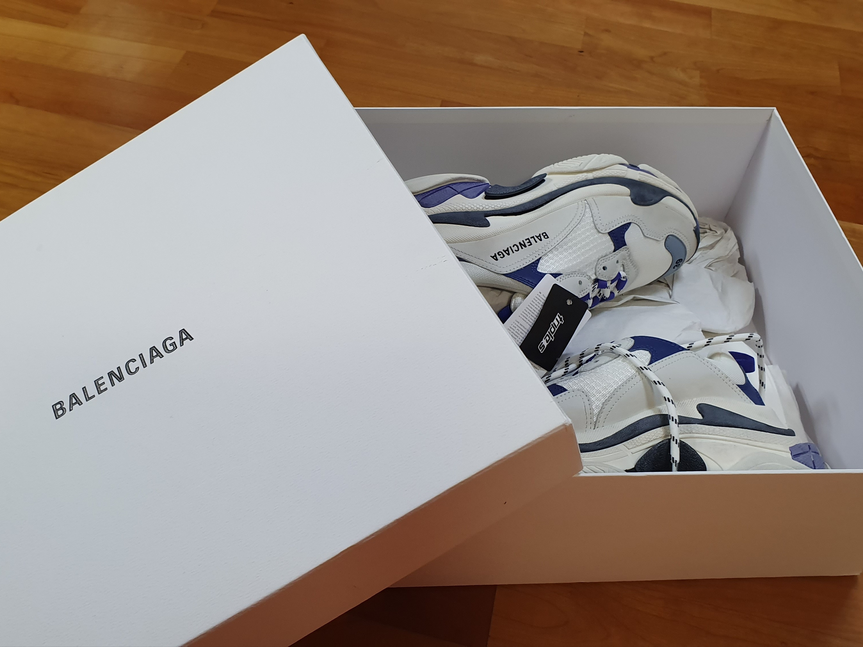 (W) Balenciaga Triple S Trainer White Navy Purple 착용 스타일