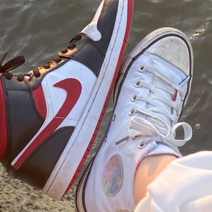 Jordan 1 Mid Gym Red Black White 착용 스타일 - 3