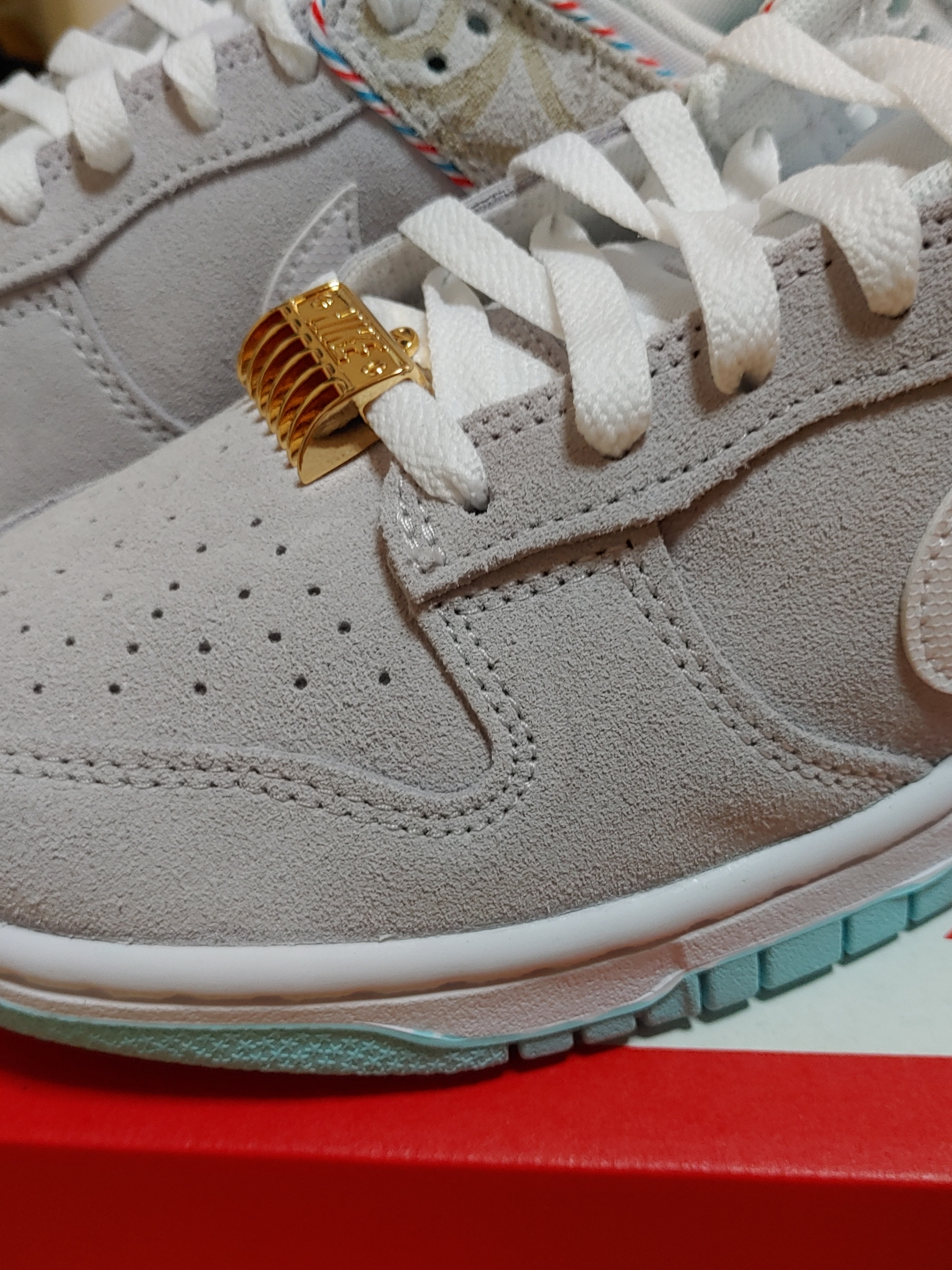 Nike Dunk Low Retro SE Barber Shop Grey 착용 스타일 - 1