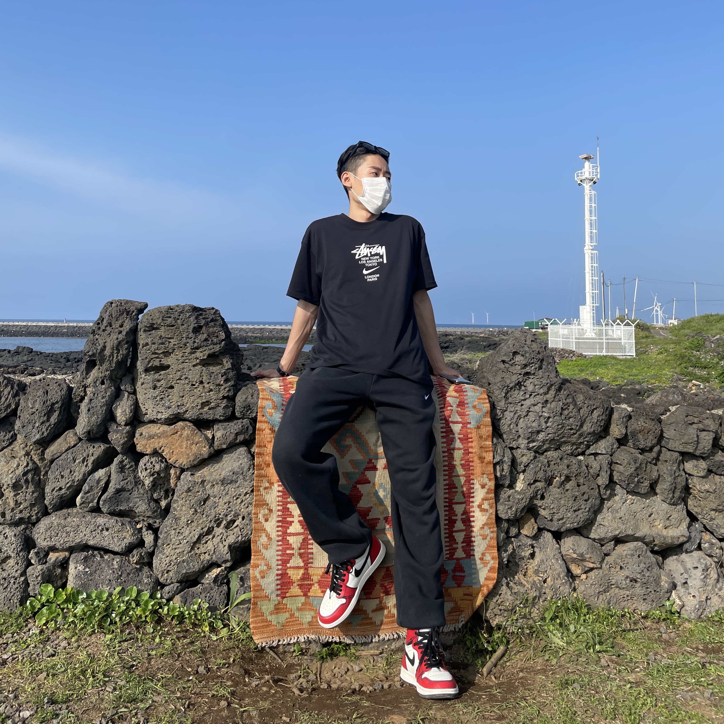 Nike x Stussy WT T-Shirt Black - Asia, Jordan 1 Retro High OG Defiant SB LA to Chicago 착용 스타일