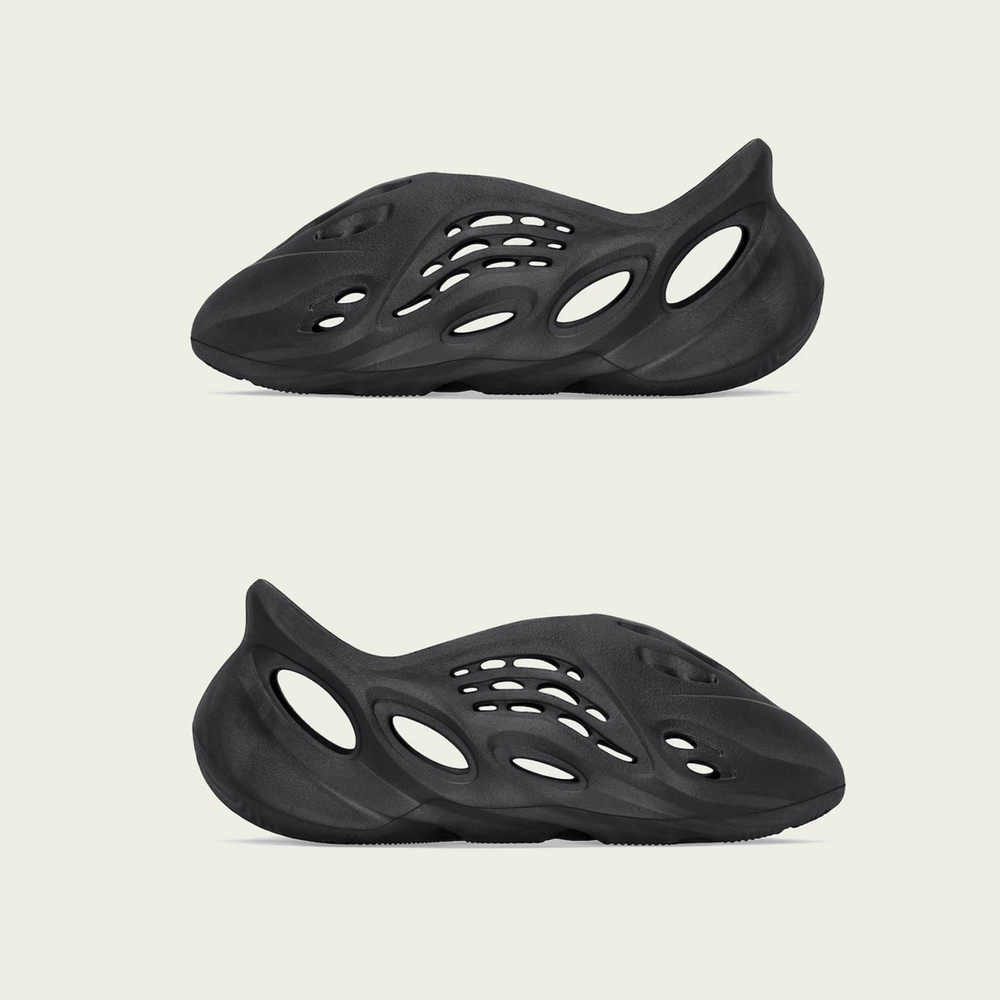 Adidas Yeezy Foam RNNR Onyx 착용 스타일 - 2