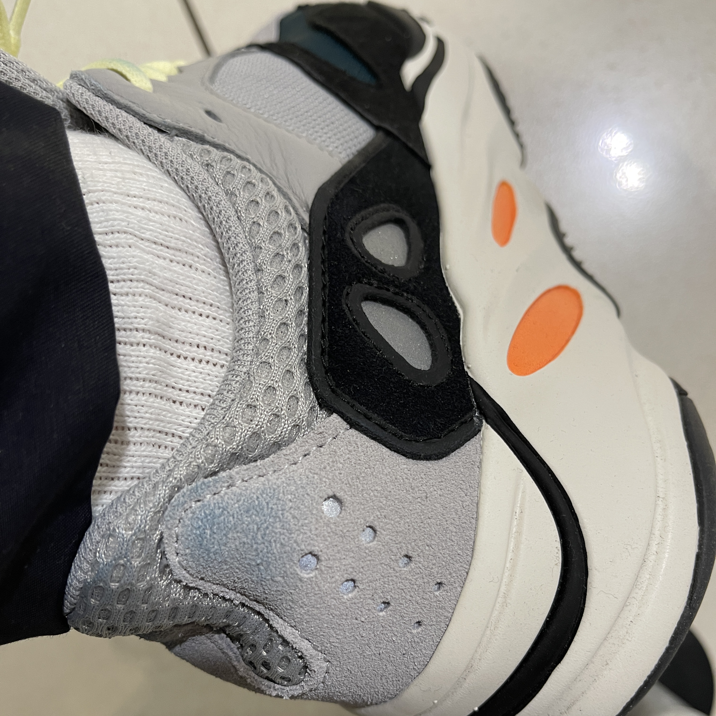 Adidas Yeezy Boost 700 Wave Runner Solid Grey 2021/2022 착용 스타일