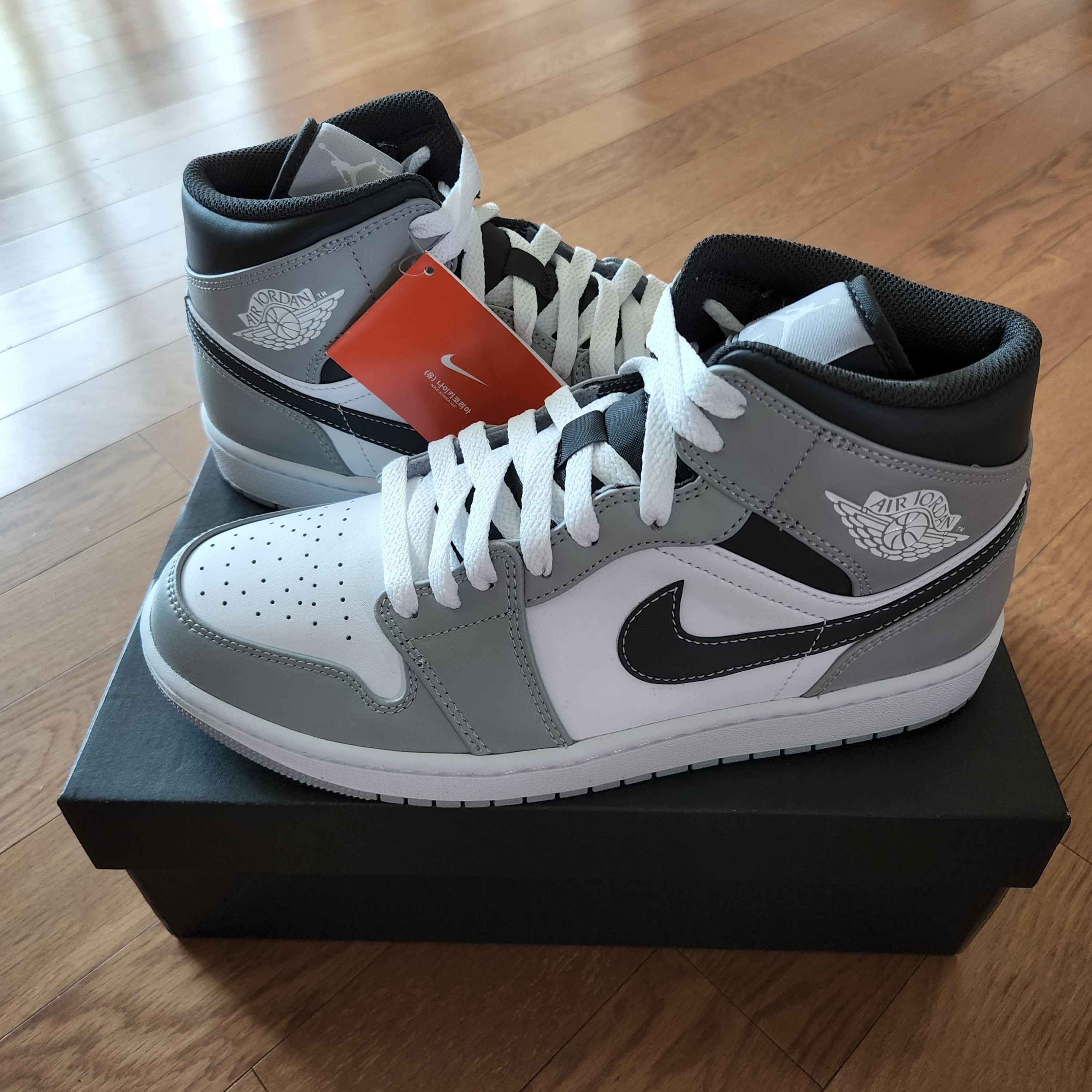Jordan 1 Mid Light Smoke Grey Anthracite 착용 스타일