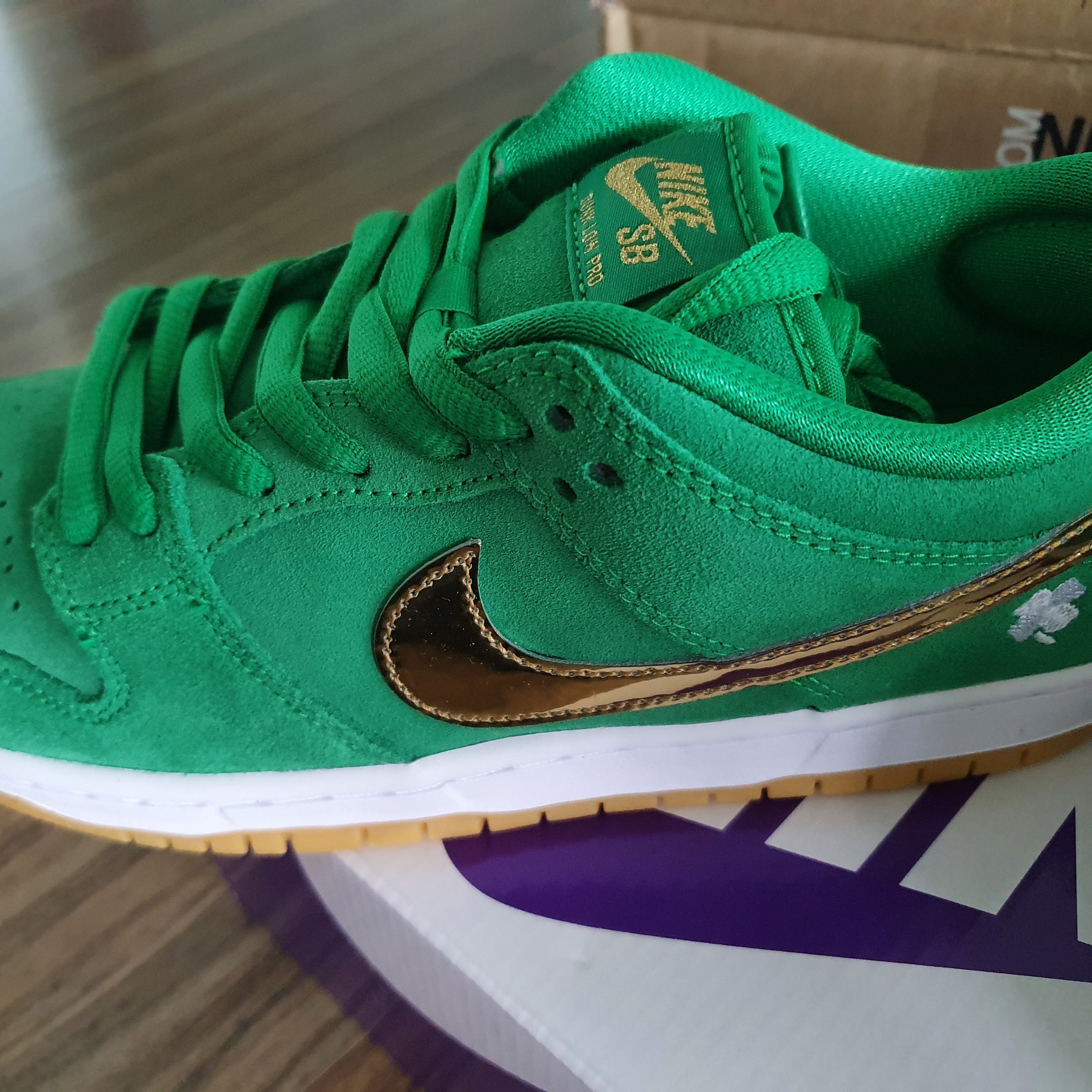 Nike SB Dunk Low Pro Shamrock 착용 스타일 - 1