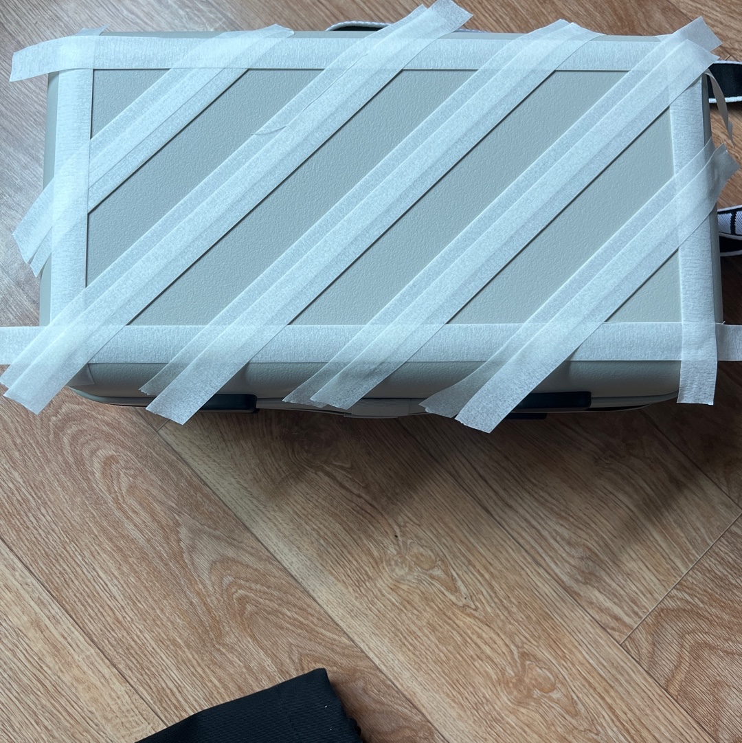 Off-White x Amore Pacific Protection Box (Without Cosmetics) 착용 스타일