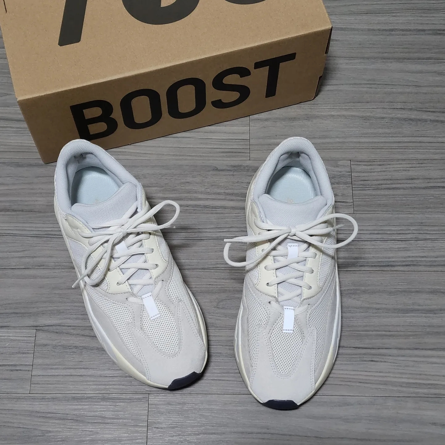 Adidas Yeezy Boost 700 Analog 2019 착용 스타일 - 2