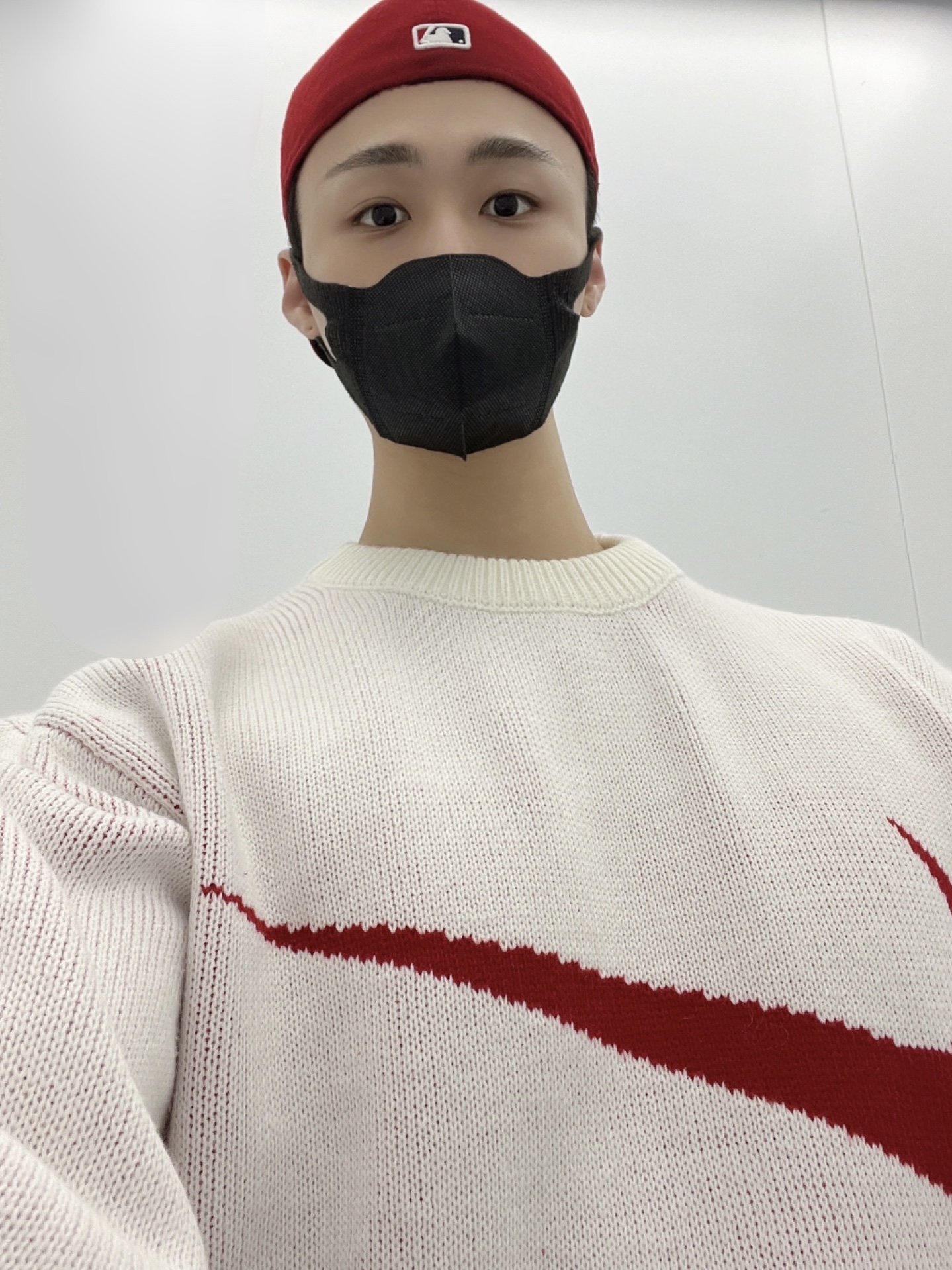 Supreme x Nike Swoosh Sweater White - 19SS 착용 스타일