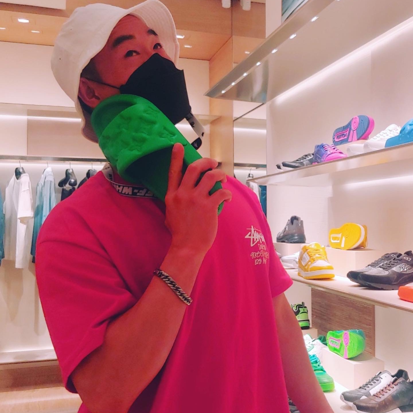 Stussy Stock Bucket Hat Natural, Stussy Stock Water Shorts Black 착용 스타일 - 2
