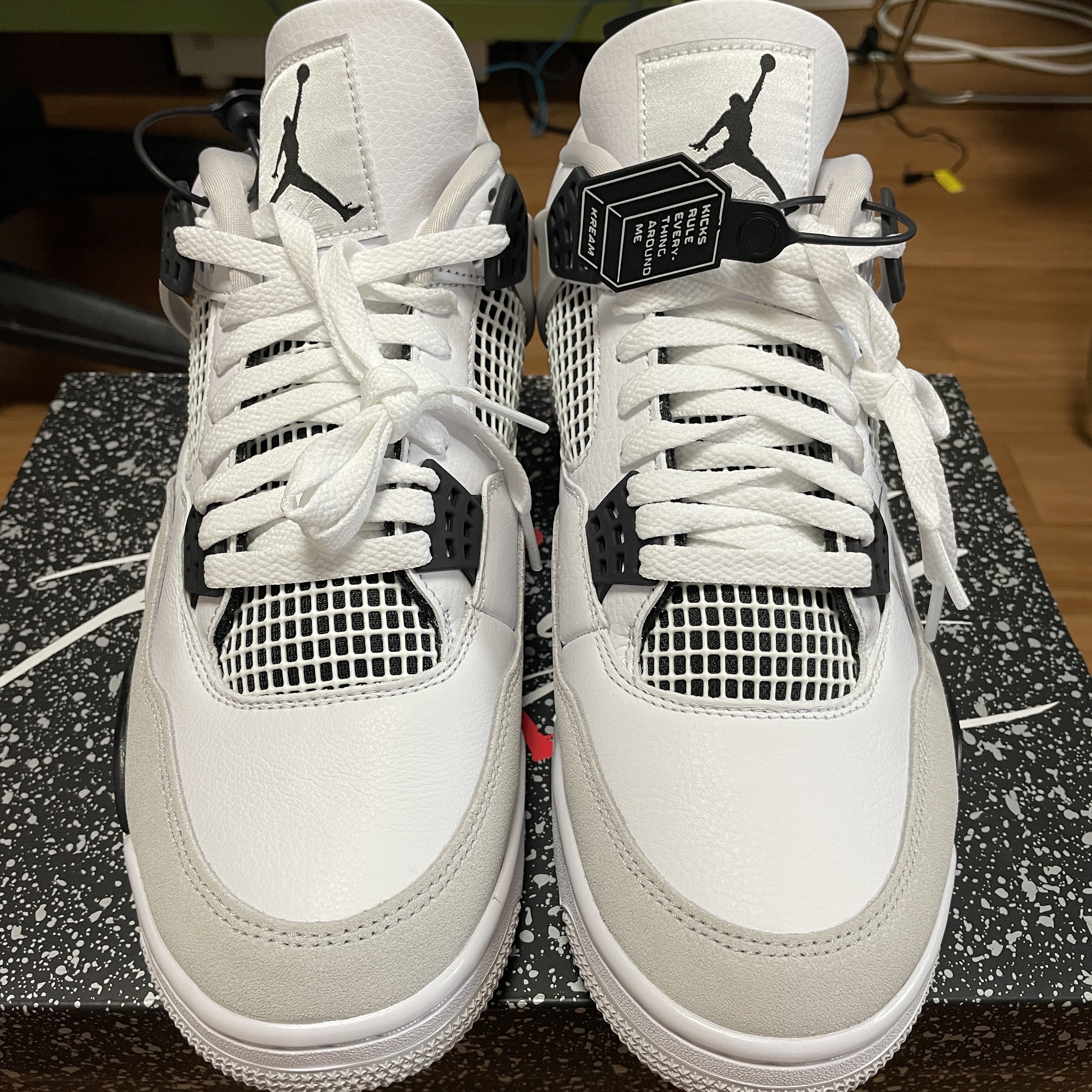 Jordan 4 Retro White and Black 착용 스타일 - 2