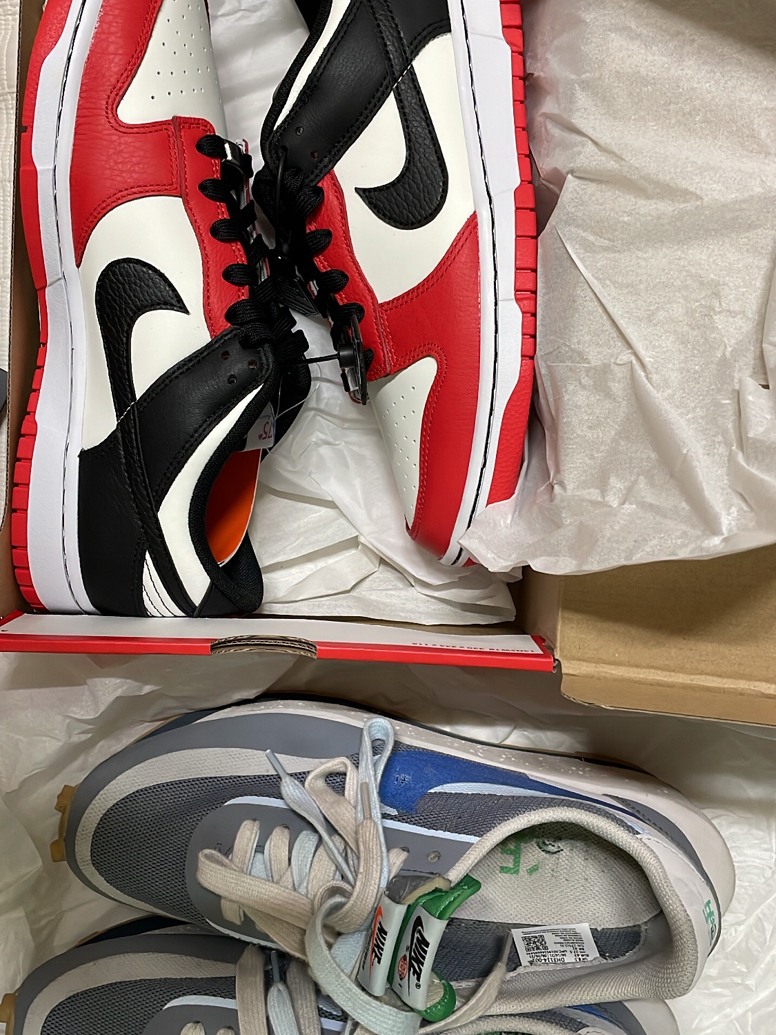 Nike x Sacai x Clot LDWaffle Cool Grey, Nike x NBA Dunk Low Retro EMB Black and Chile Red 착용 스타일