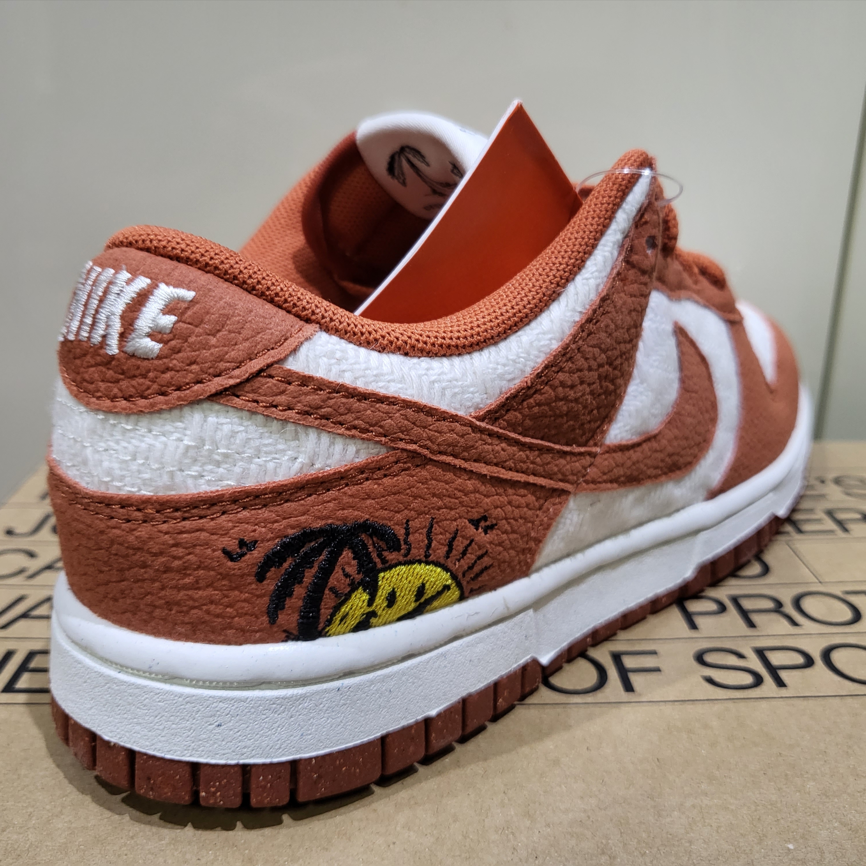(W) Nike Dunk Low SE Sun Club Burnt Sunrise 착용 스타일 - 3