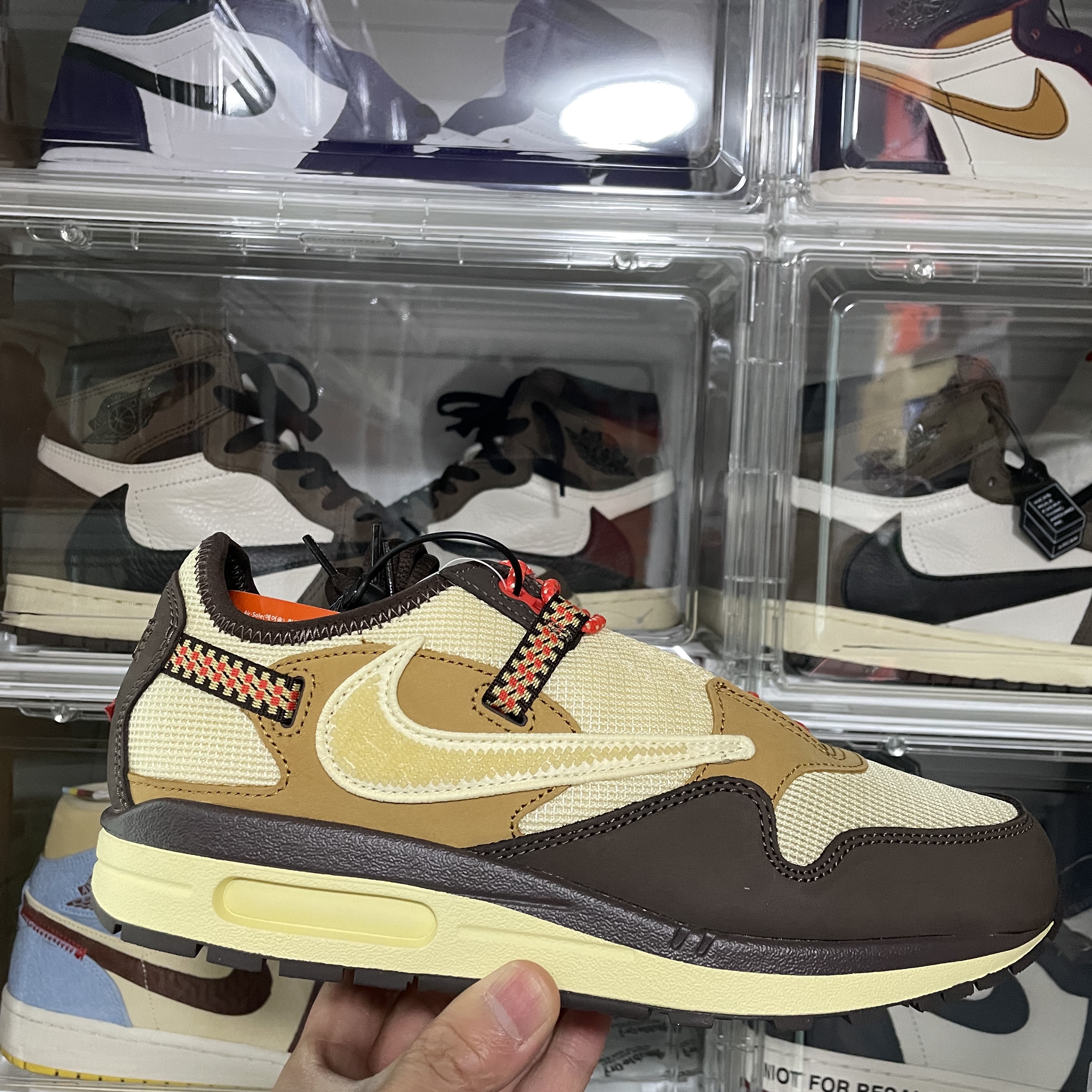 Nike x Travis Scott Air Max 1 Cact.us Brown, Nike x Travis Scott Air Max 270 React Cactus Trails 착용 스타일 - 1