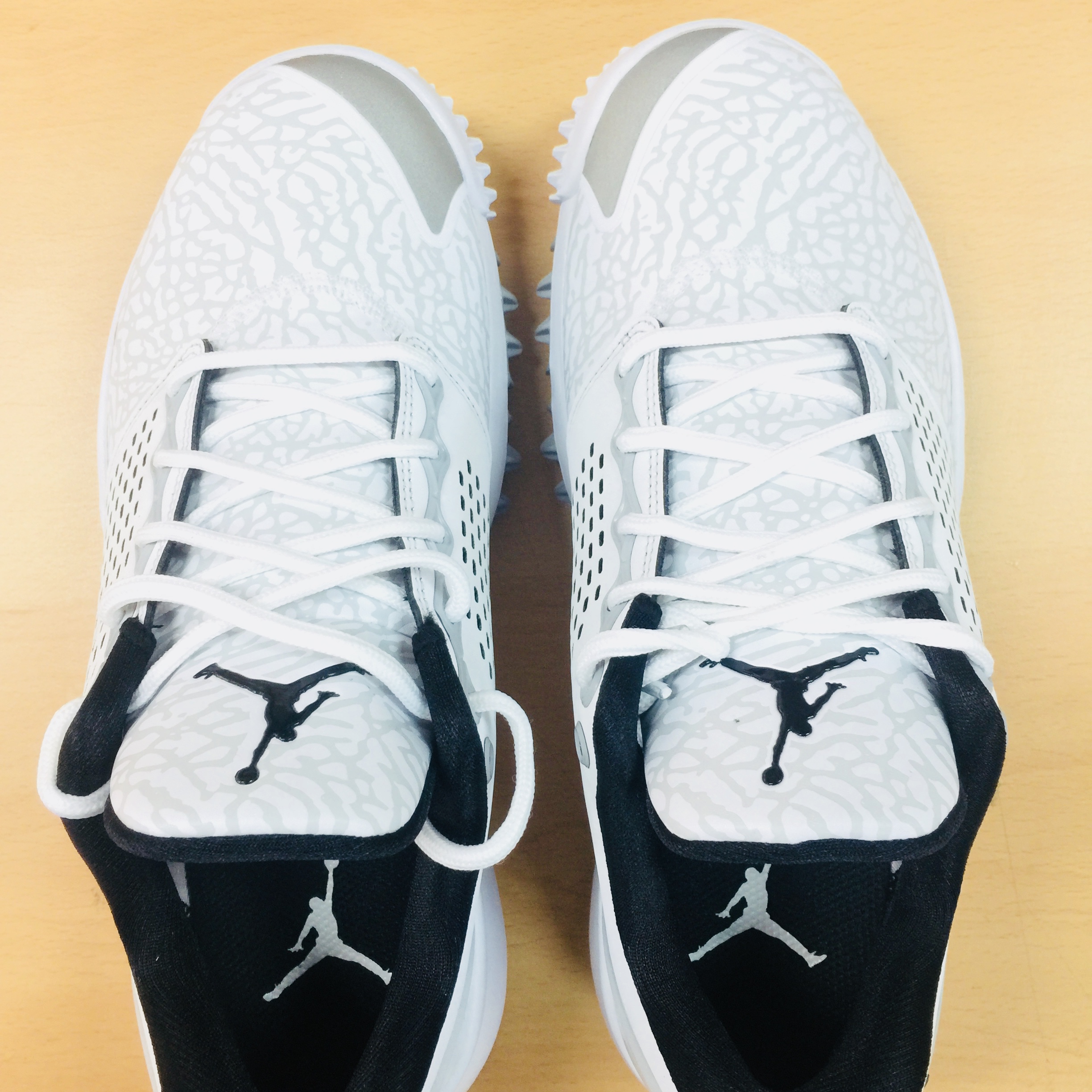 Jordan Trainer ST G White Wolf Grey 착용 스타일 - 3