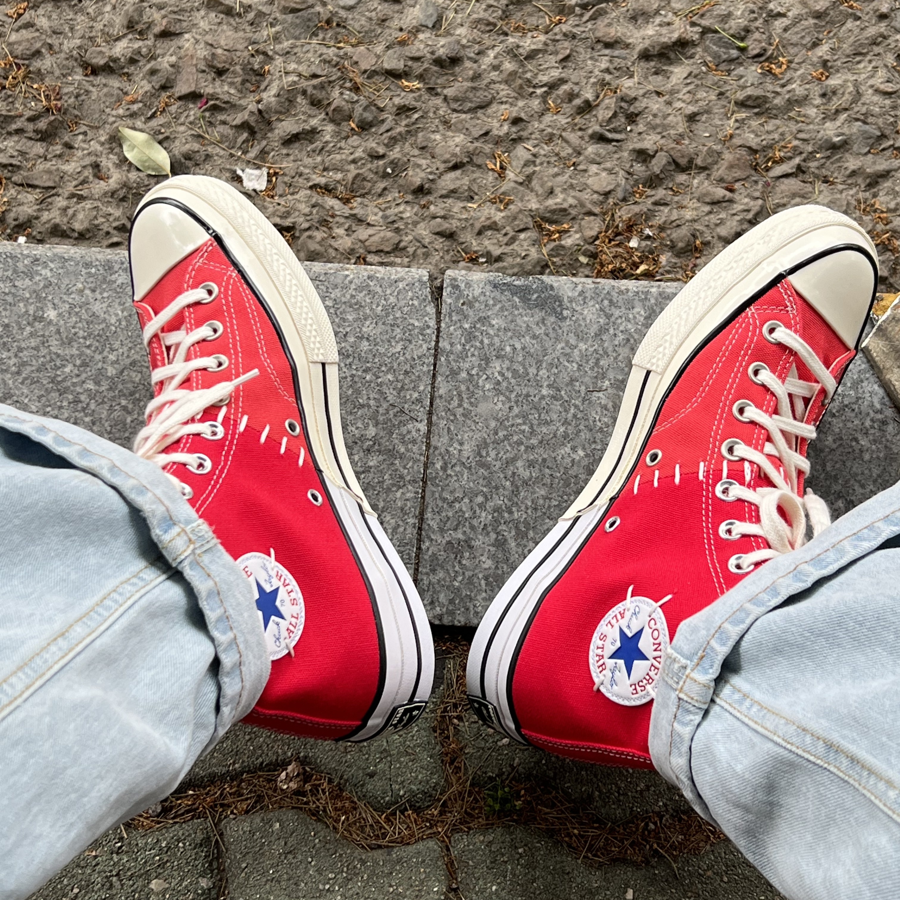 Converse x Slam Jam Chuck 70 Hi Reconstructed Red, Ader Error x Eastpak Shoulder Bag Black 착용 스타일 - 1