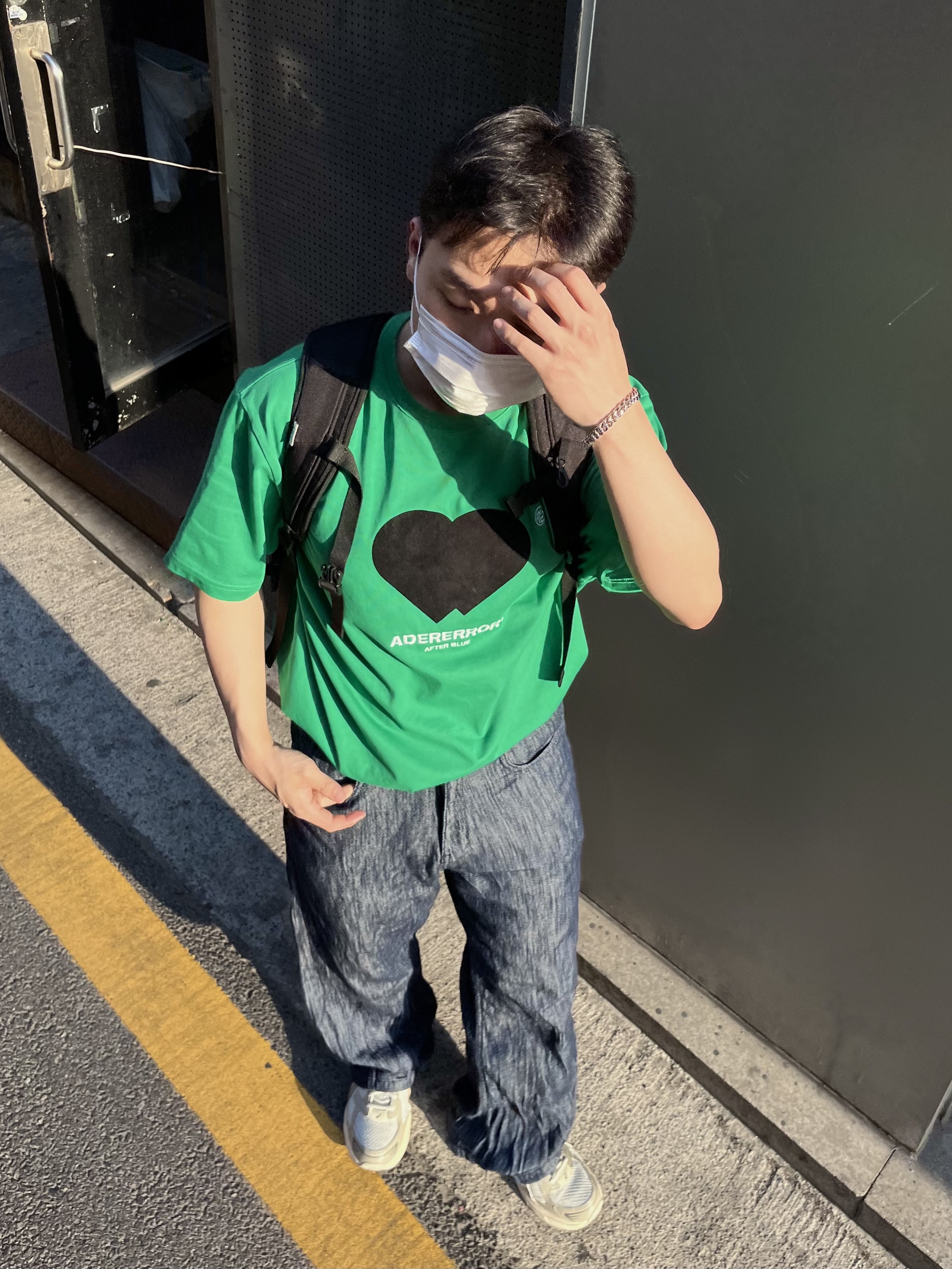 Asics x I4P Gel-1130 Glacier Grey Mink, Ader Error Twin Heart Logo T-Shirt Green 착용 스타일 - 1