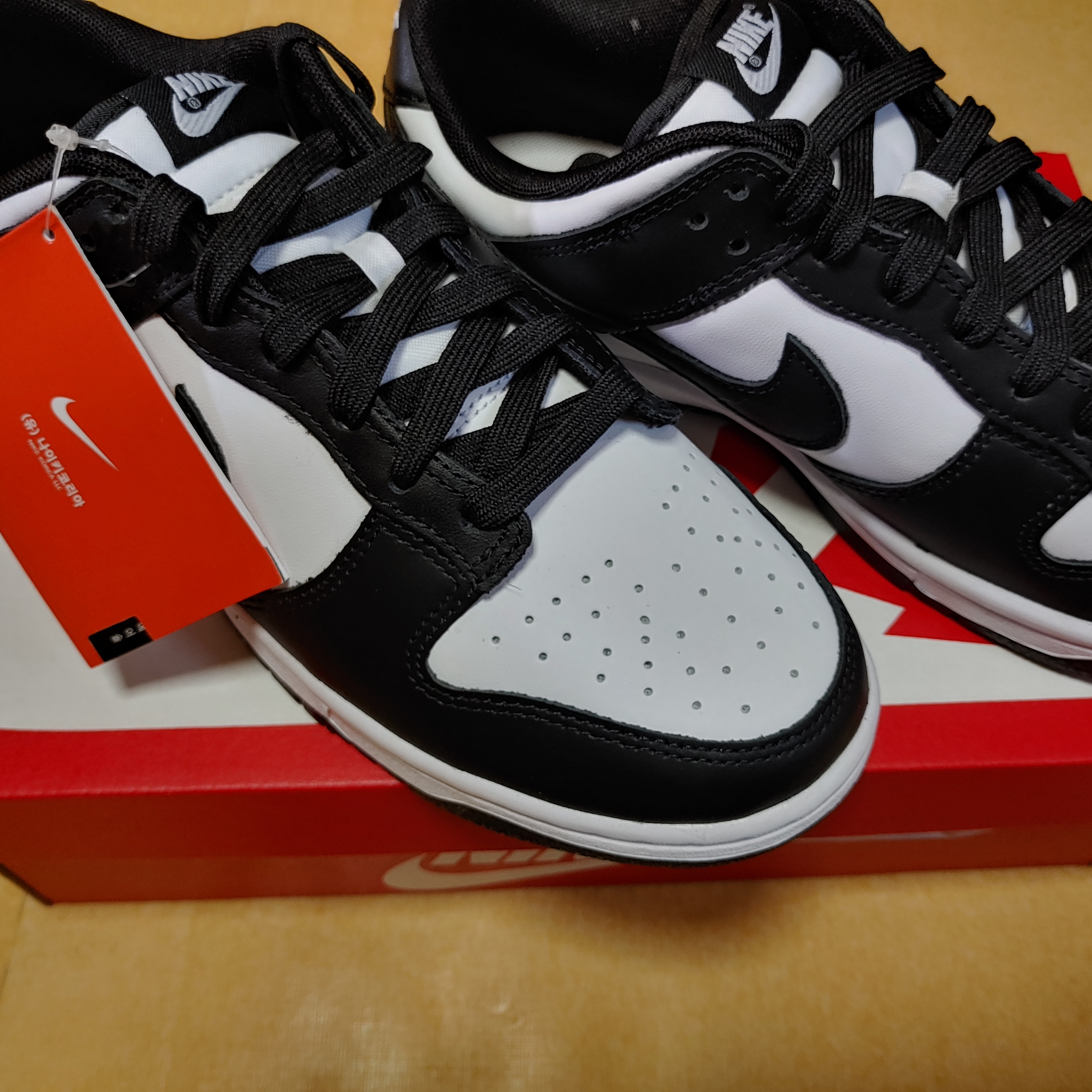 Nike Dunk Low Retro Black 착용 스타일 - 2