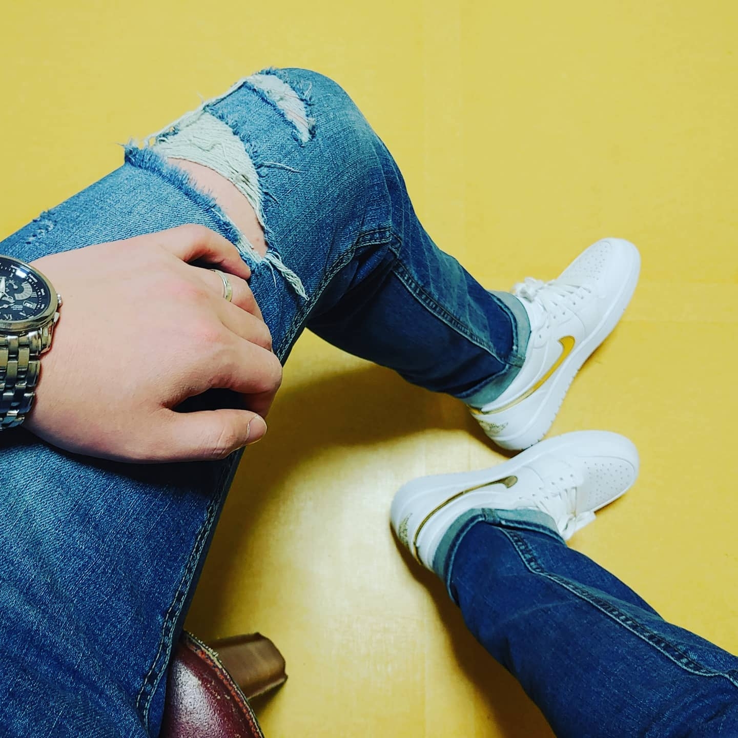 (W) Jordan 1 Low SE White Metallic Gold 착용 스타일 - 2