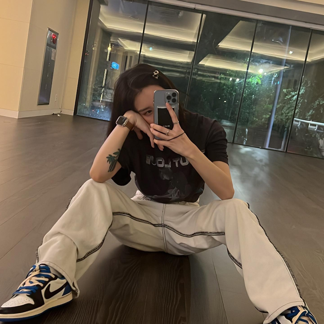 Jordan 1 x Travis Scott x Fragment Retro Low OG SP Military Blue 착용 스타일 - 2