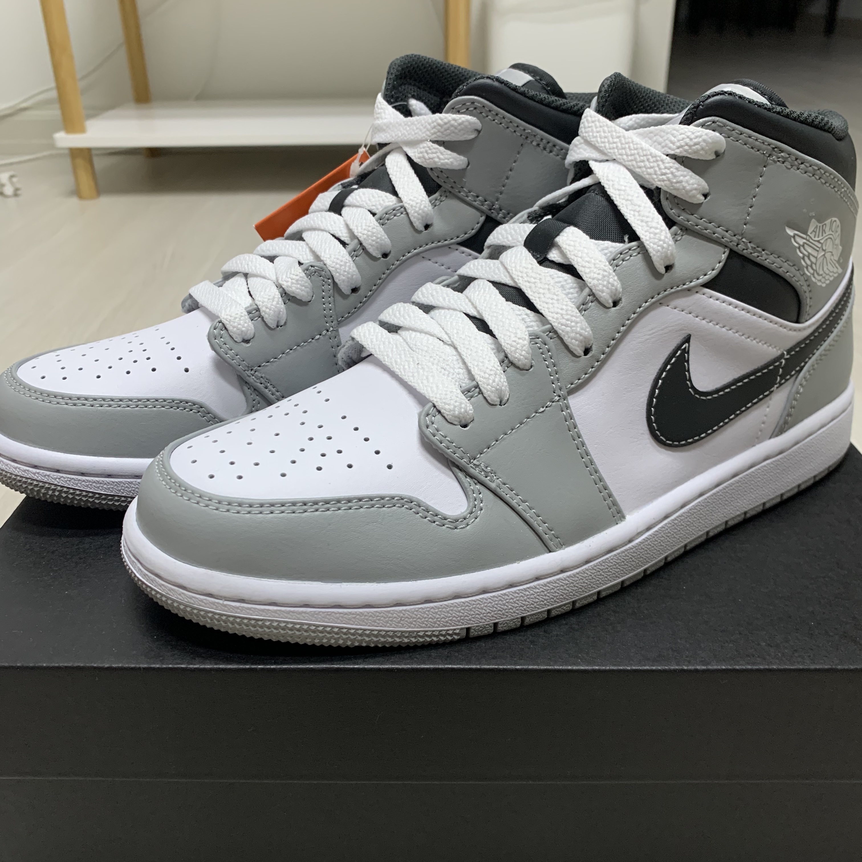 Jordan 1 Mid Light Smoke Grey Anthracite 착용 스타일