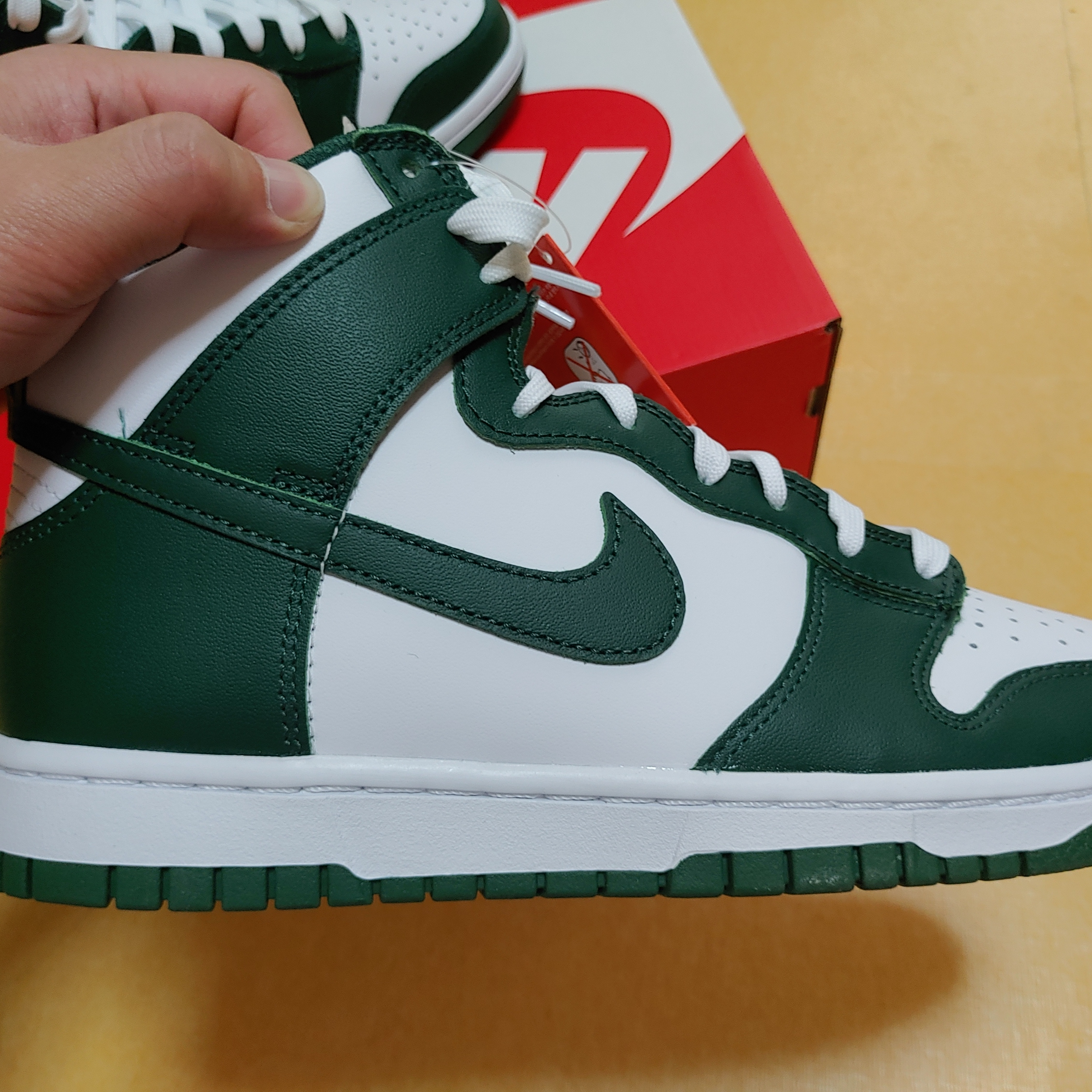 Nike Dunk High Retro Noble Green 착용 스타일 - 4
