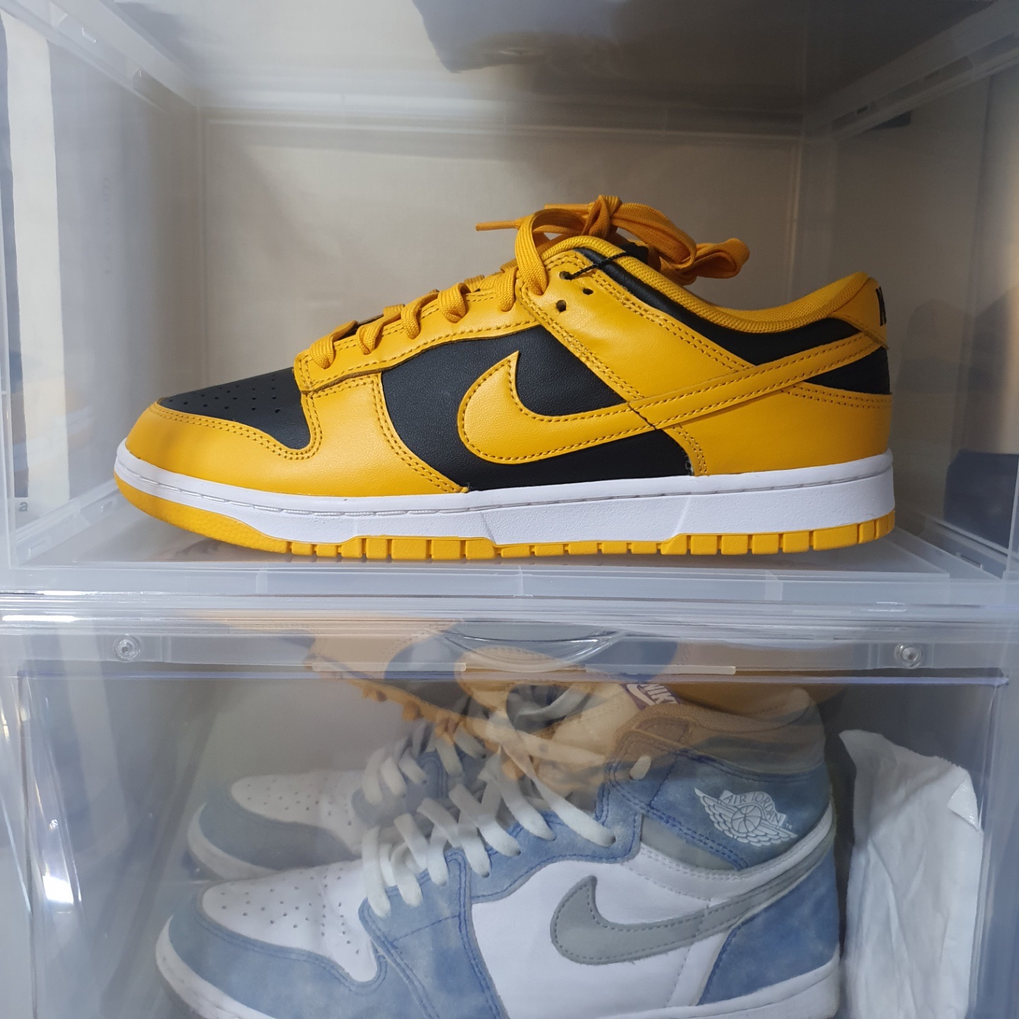 Nike Dunk Low Retro Championship Goldenrod, Jordan 1 Retro High OG Hyper Royal 착용 스타일