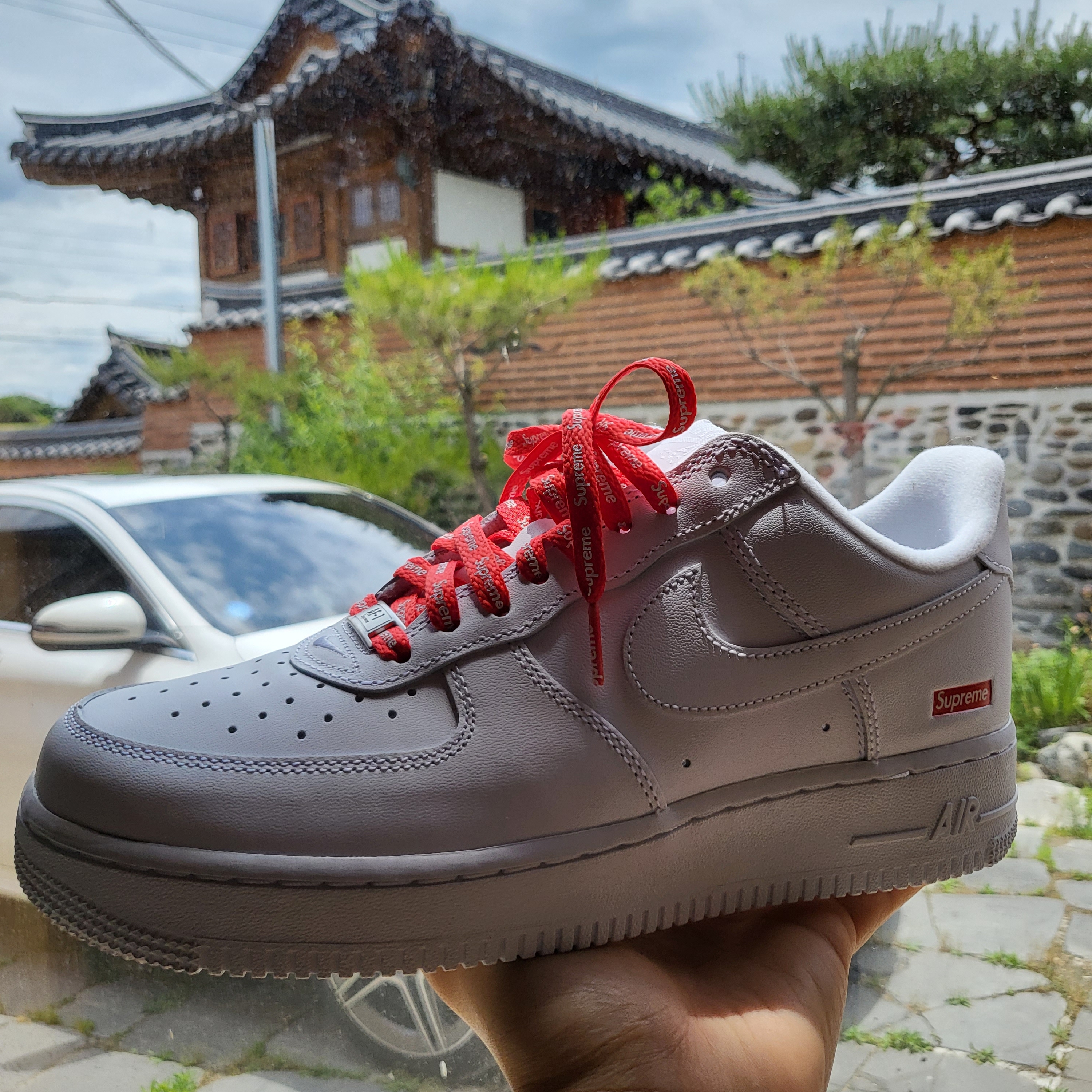 Nike x Supreme Air Force 1 Low White 착용 스타일 - 2
