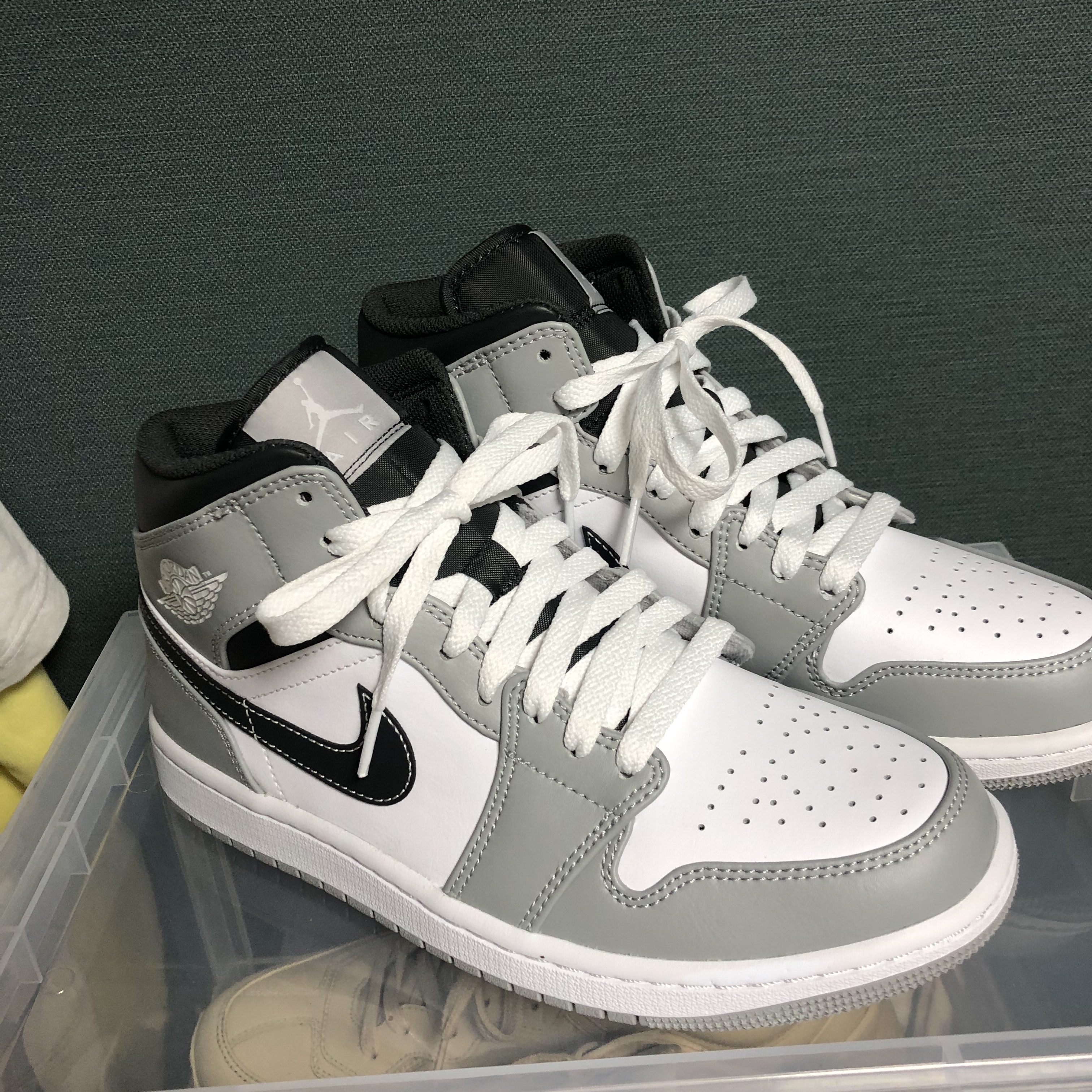 Jordan 1 Mid Light Smoke Grey Anthracite 착용 스타일