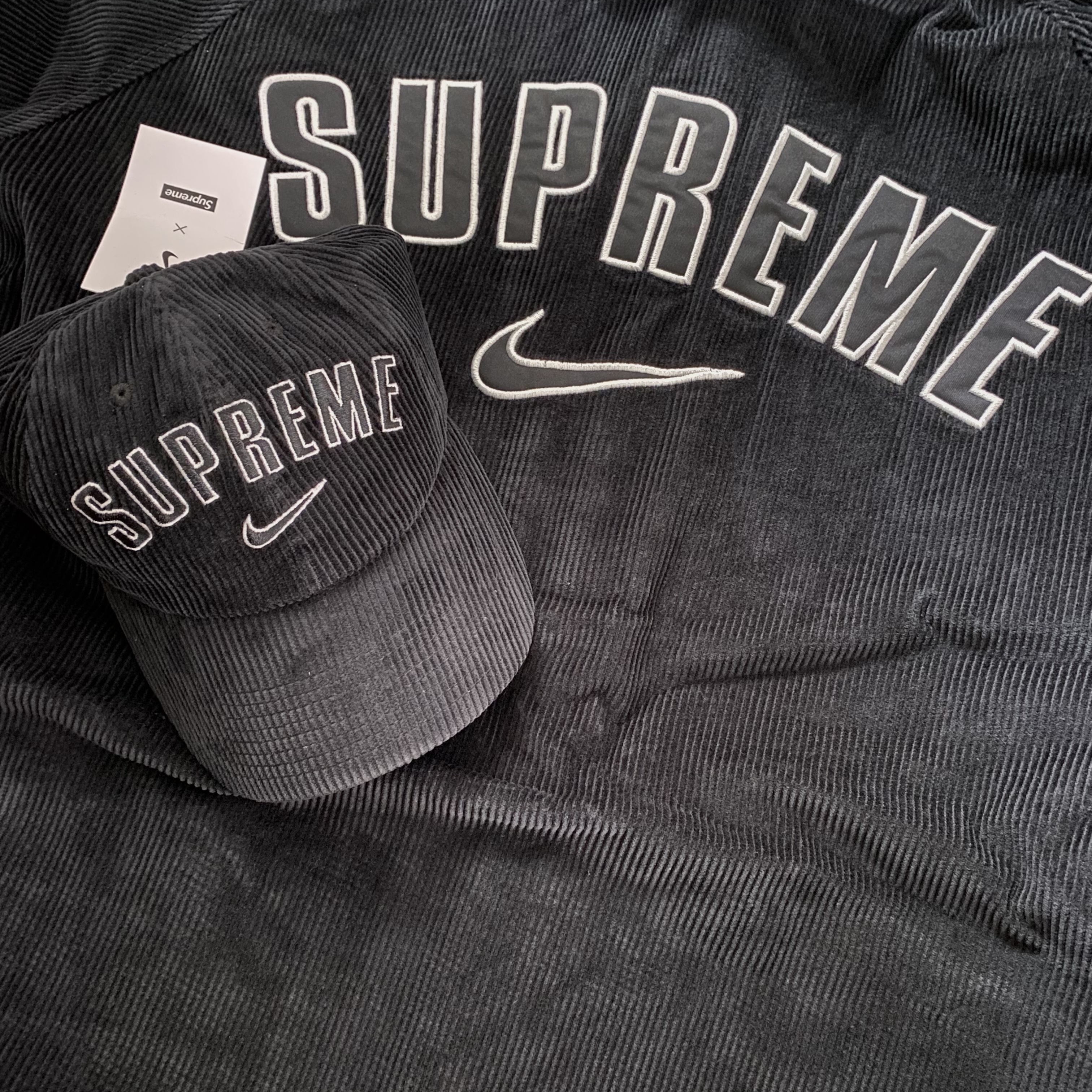 Supreme x Nike Arc Corduroy Hooded Jacket Black - 22SS, Supreme x Nike Arc Corduroy 6-Panel Black - 22SS 착용 스타일