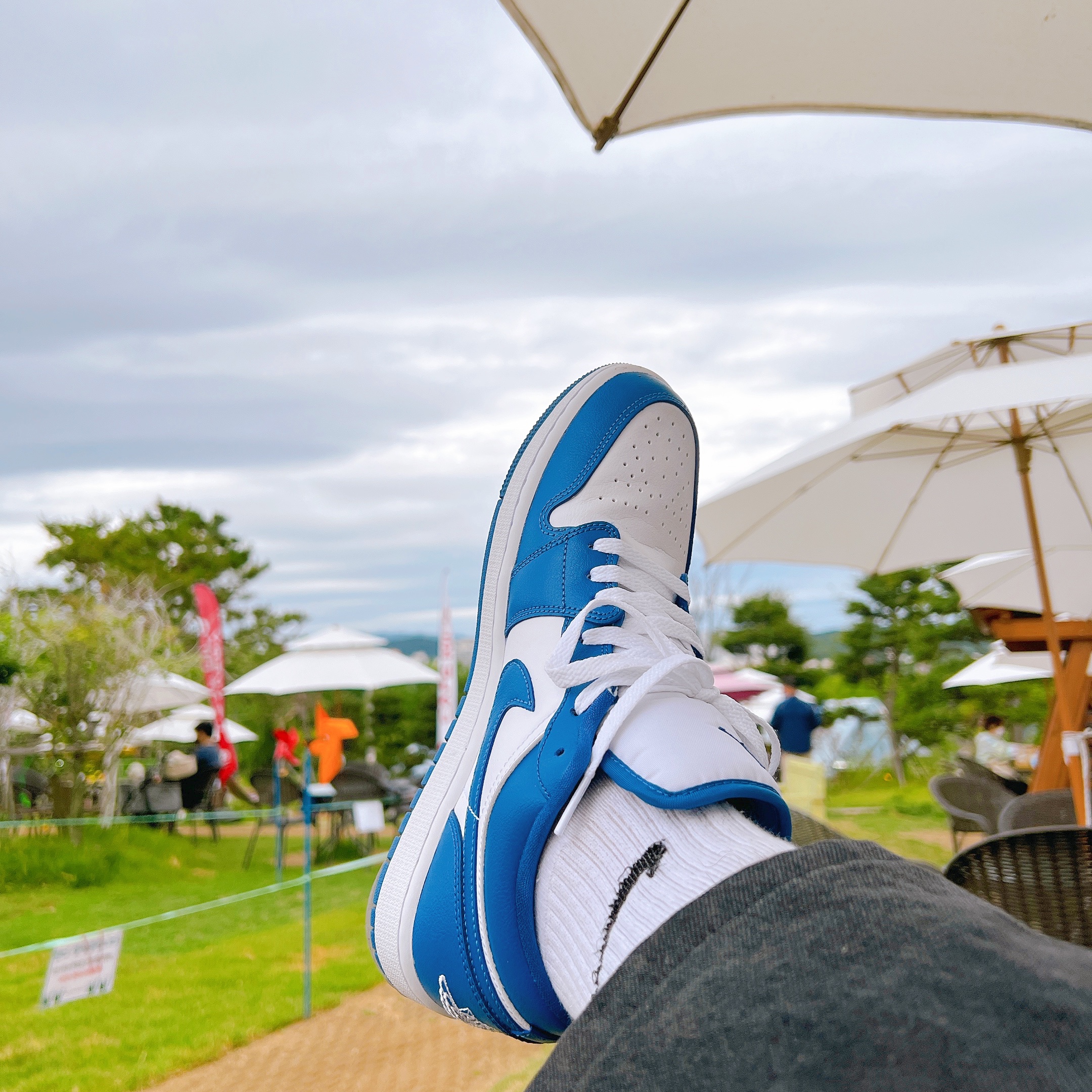 (W) Jordan 1 Low White Dark Marina Blue 착용 스타일 - 1