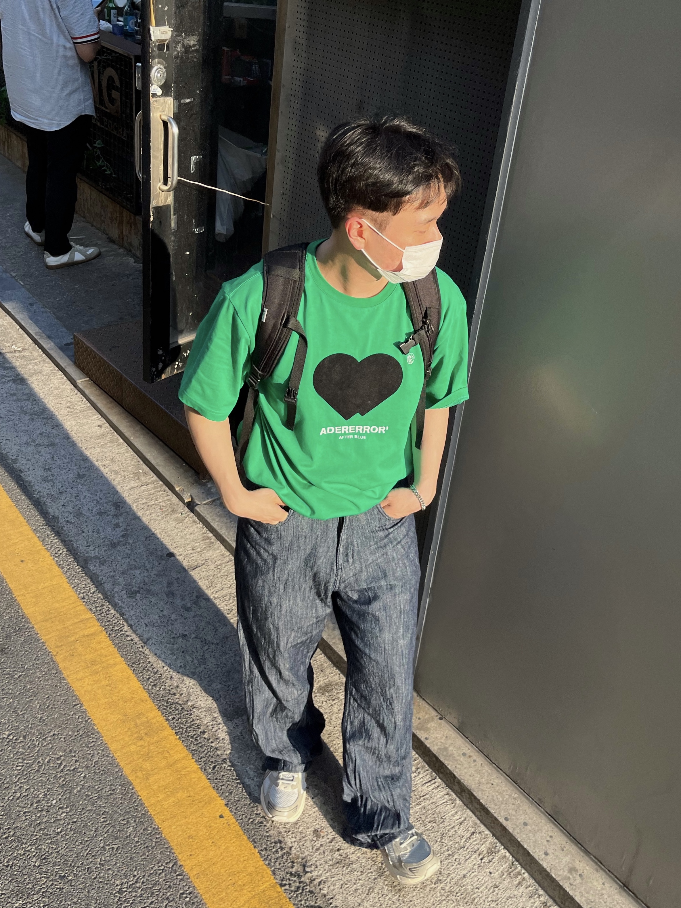 Asics x I4P Gel-1130 Glacier Grey Mink, Ader Error Twin Heart Logo T-Shirt Green 착용 스타일 - 2