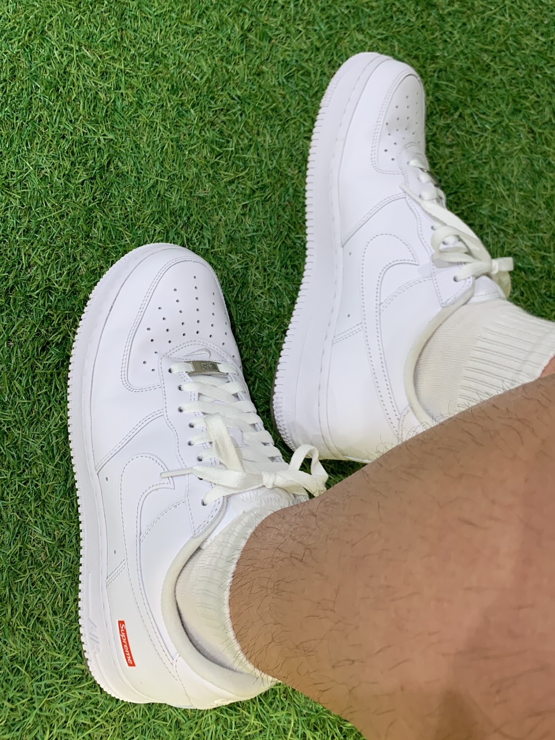 Nike x Supreme Air Force 1 Low White 착용 스타일
