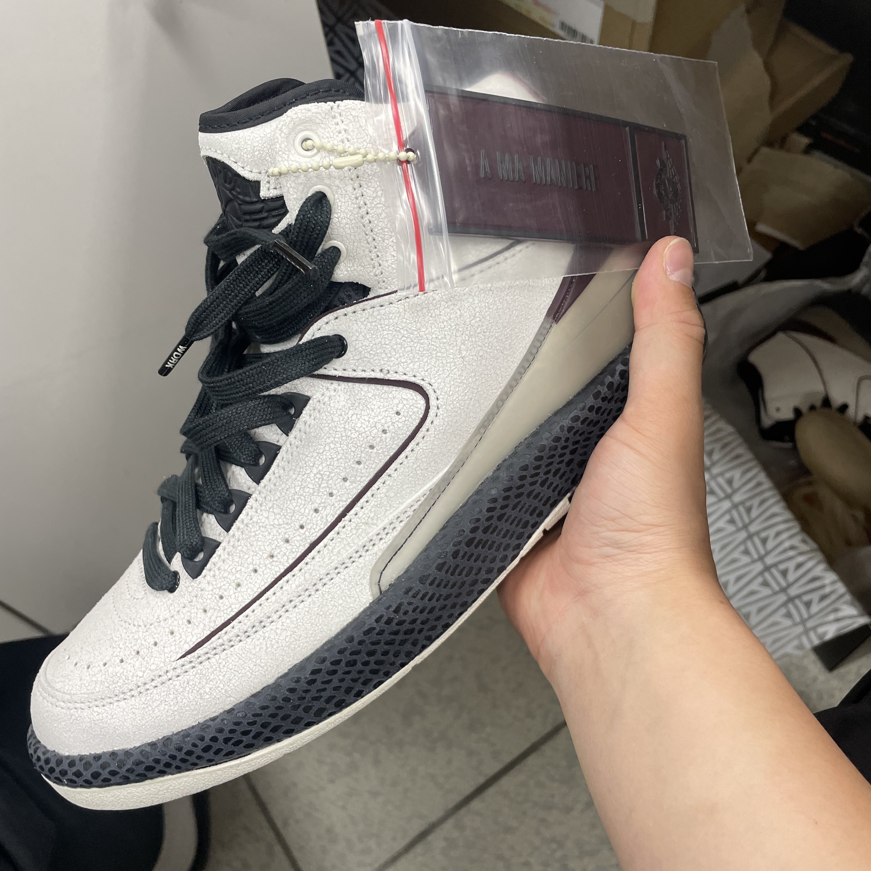 Jordan 2 x A Ma Maniere Retro SP Sail and Burgundy 착용 스타일 - 1