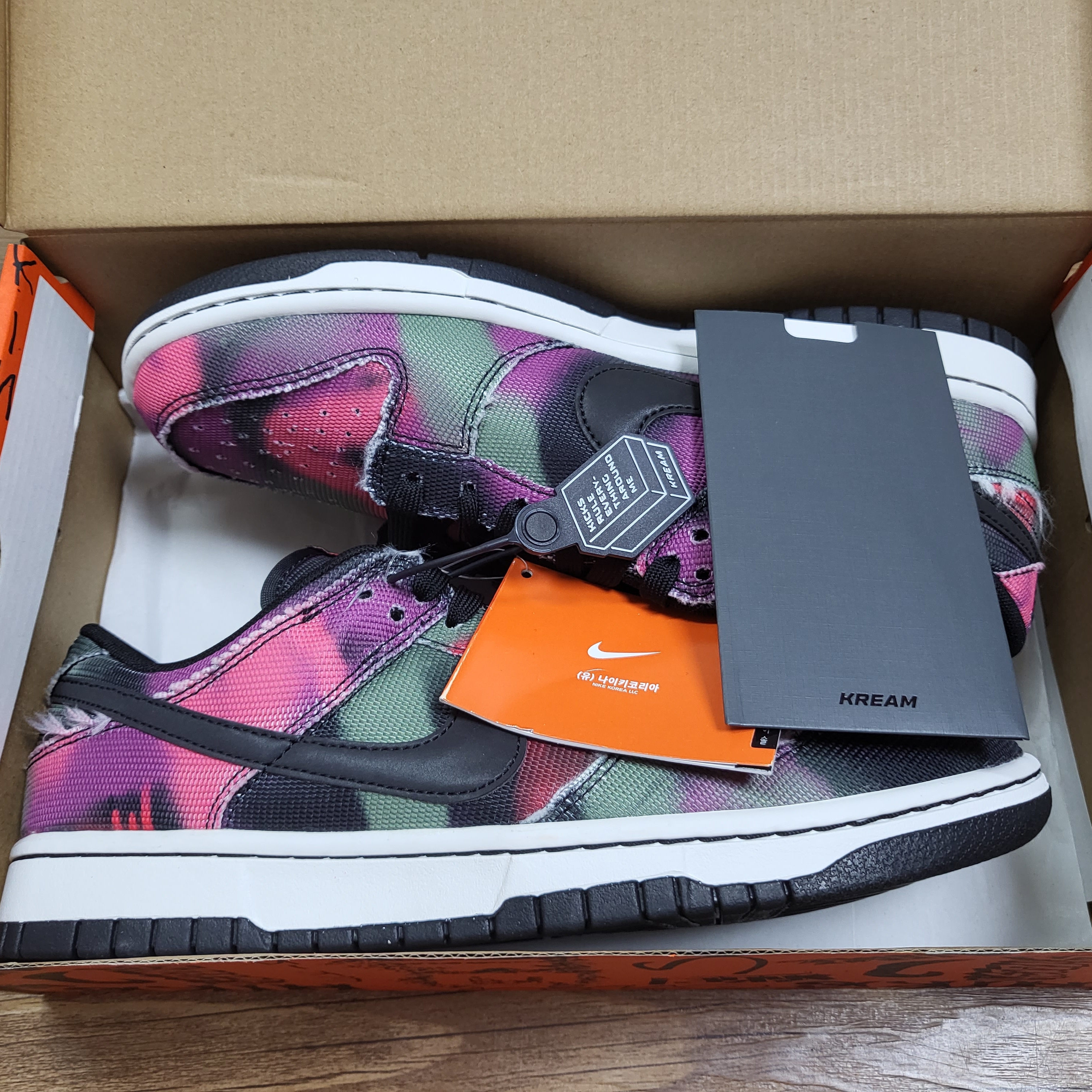 Nike Dunk Low Retro PRM Graffiti 착용 스타일 - 2