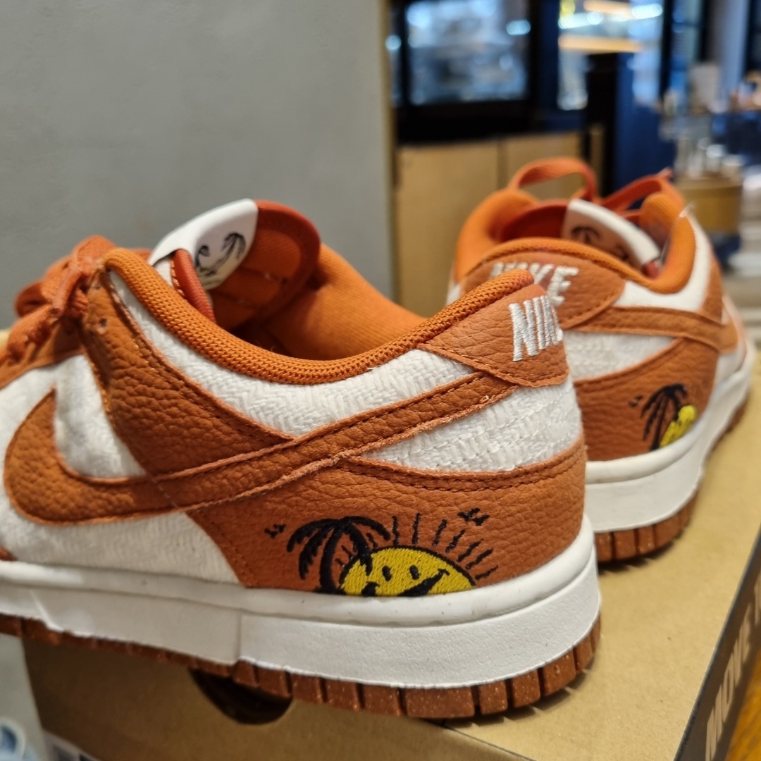 (W) Nike Dunk Low SE Sun Club Burnt Sunrise 착용 스타일 - 3