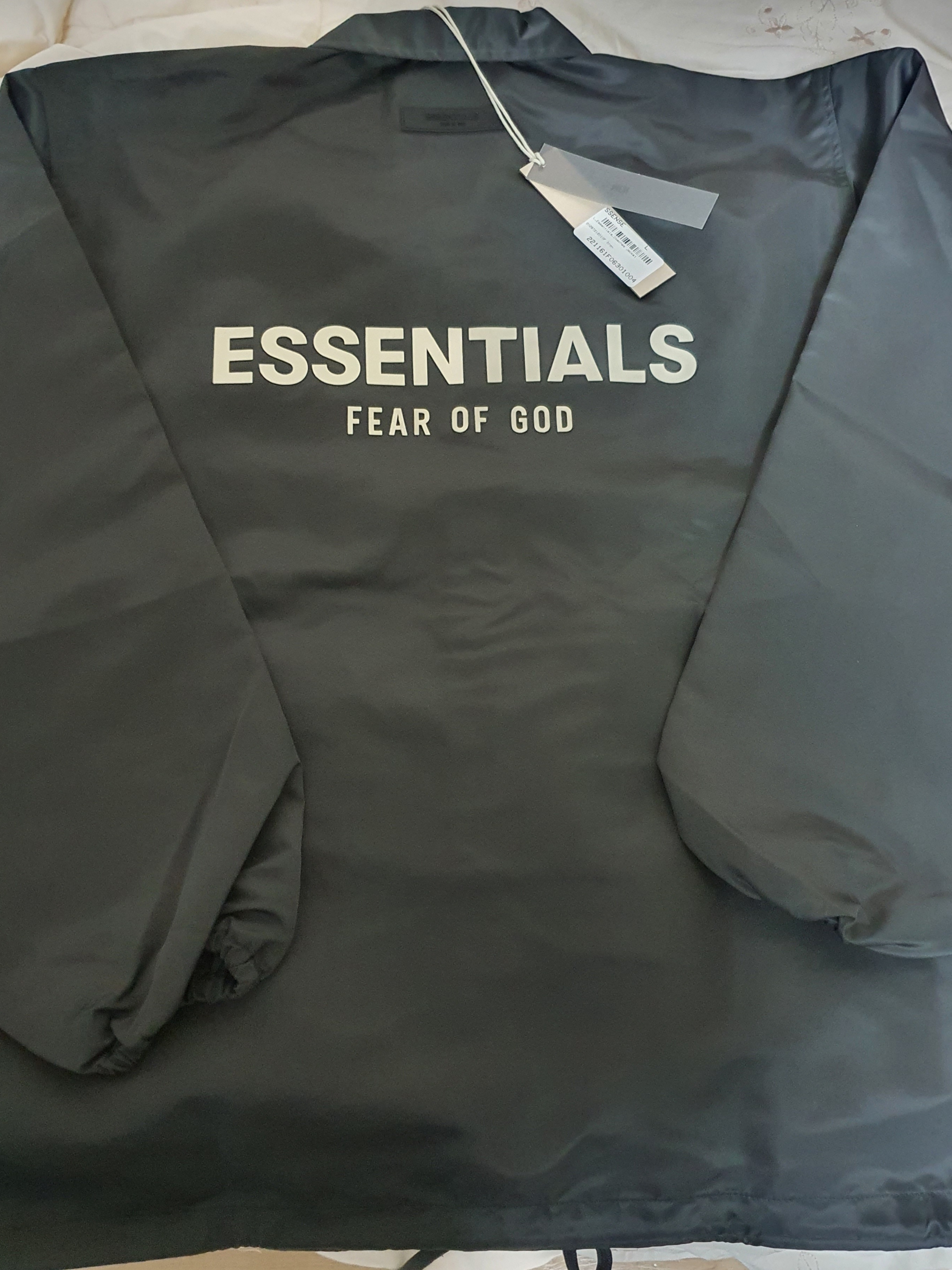 Essentials Coaches Jacket Iron - 22SS, Stone Island 113WN T.CO+OLD Overshirt Black - 21FW 착용 스타일 - 1