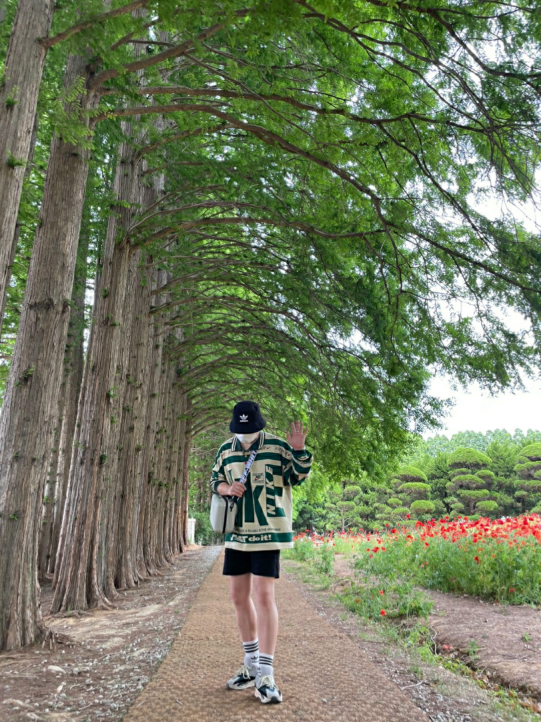 Off-White x Amore Pacific Protection Box (Without Cosmetics), Adidas Yeezy Boost 700 Wave Runner Solid Grey 2021/2022 착용 스타일 - 2